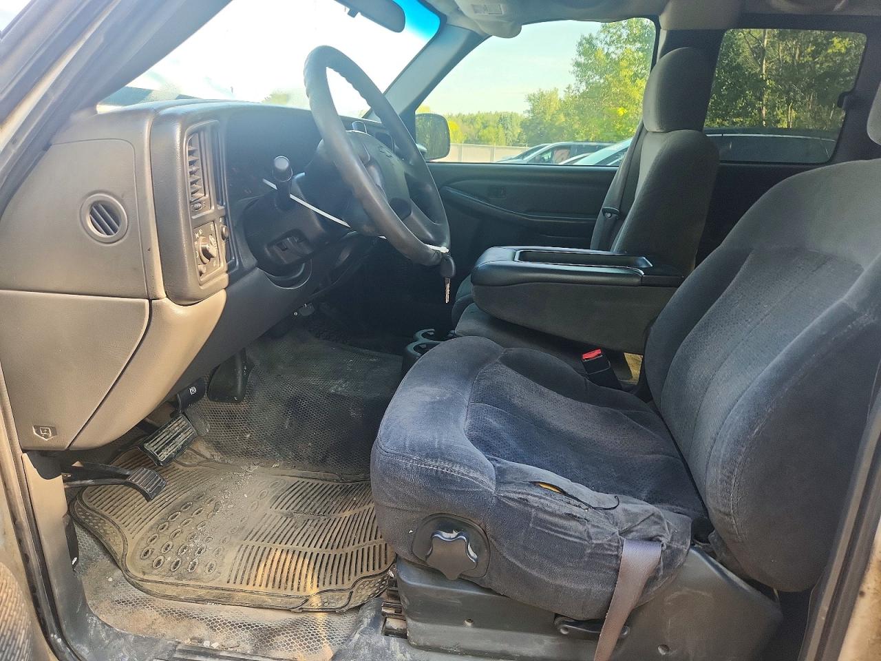 2007 Chevrolet Silverado C2500 Heavy Duty White vin: 1GCHC29U17E104196