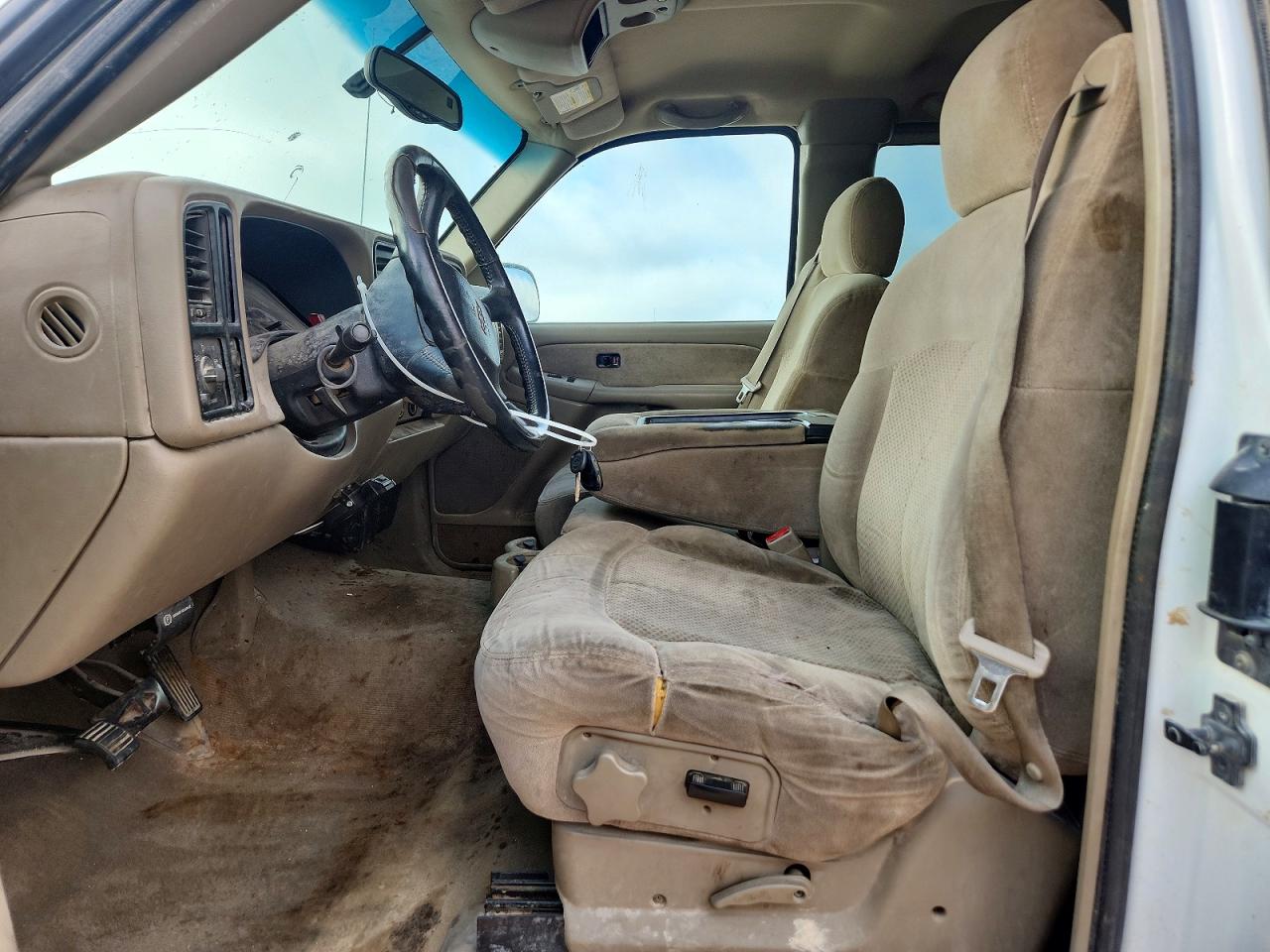 2001 Chevrolet Silverado C2500 Heavy Duty White vin: 1GCHC29U21E170229