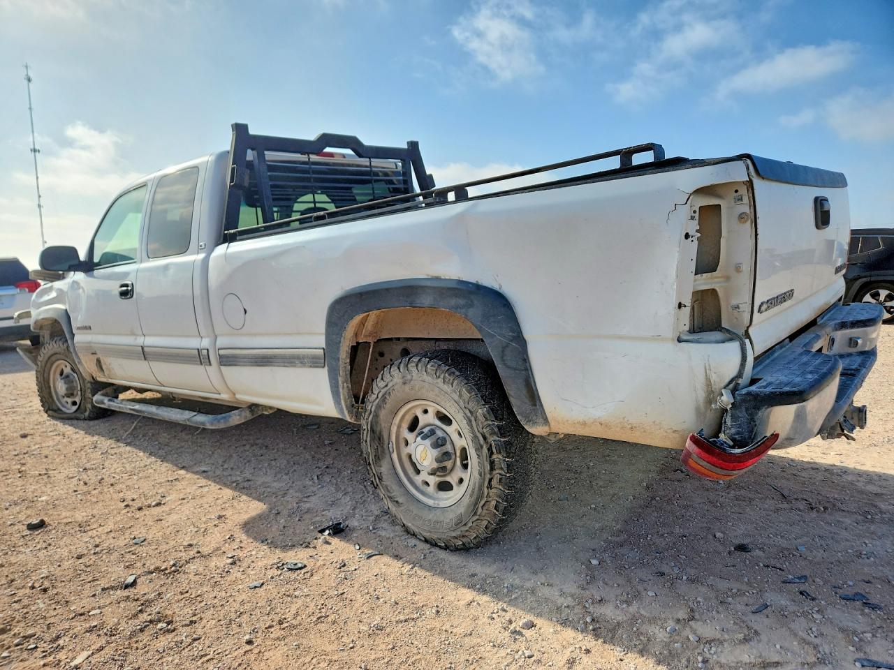 2001 Chevrolet Silverado C2500 Heavy Duty White vin: 1GCHC29U21E170229