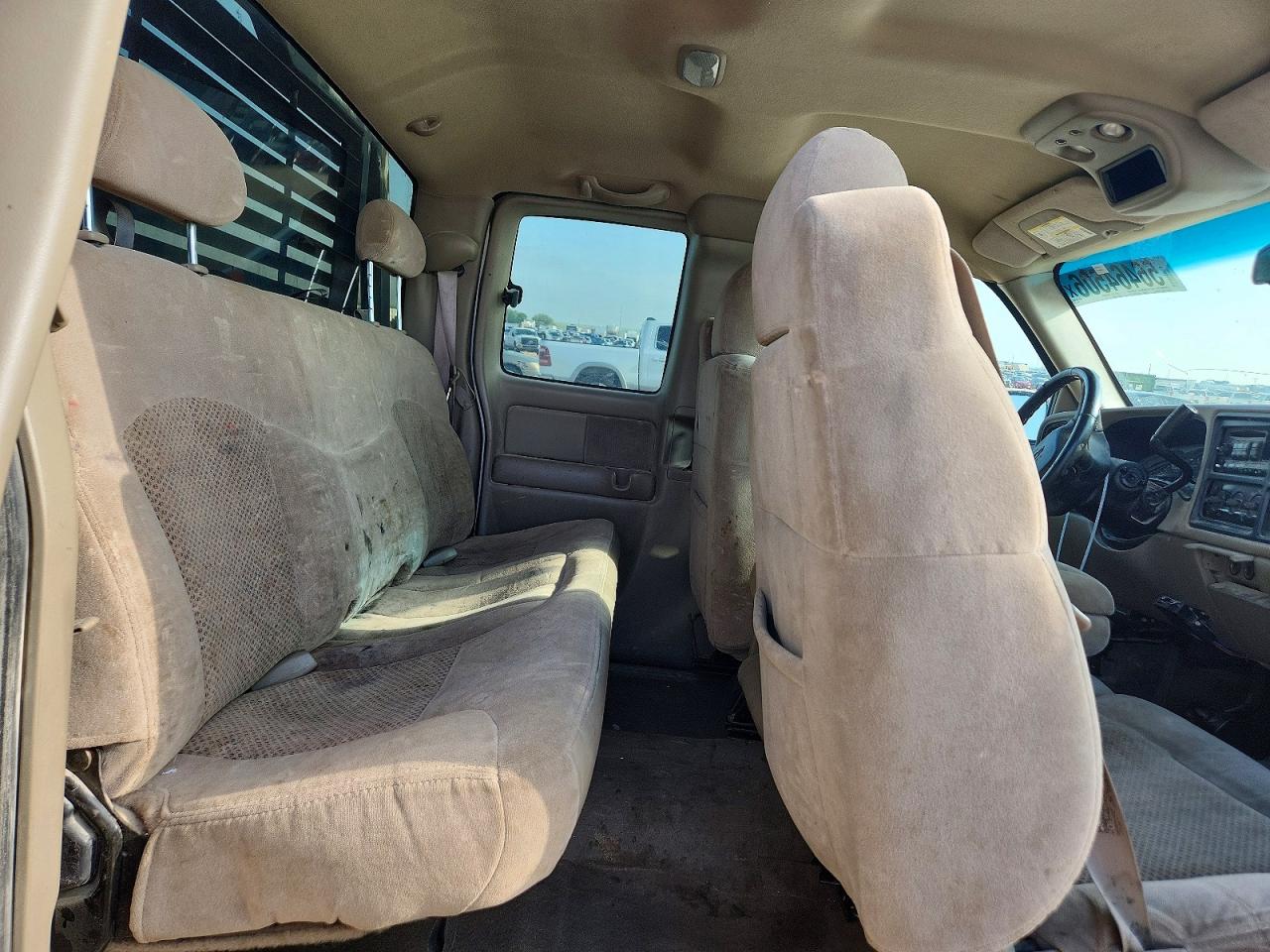 2001 Chevrolet Silverado C2500 Heavy Duty White vin: 1GCHC29U21E170229