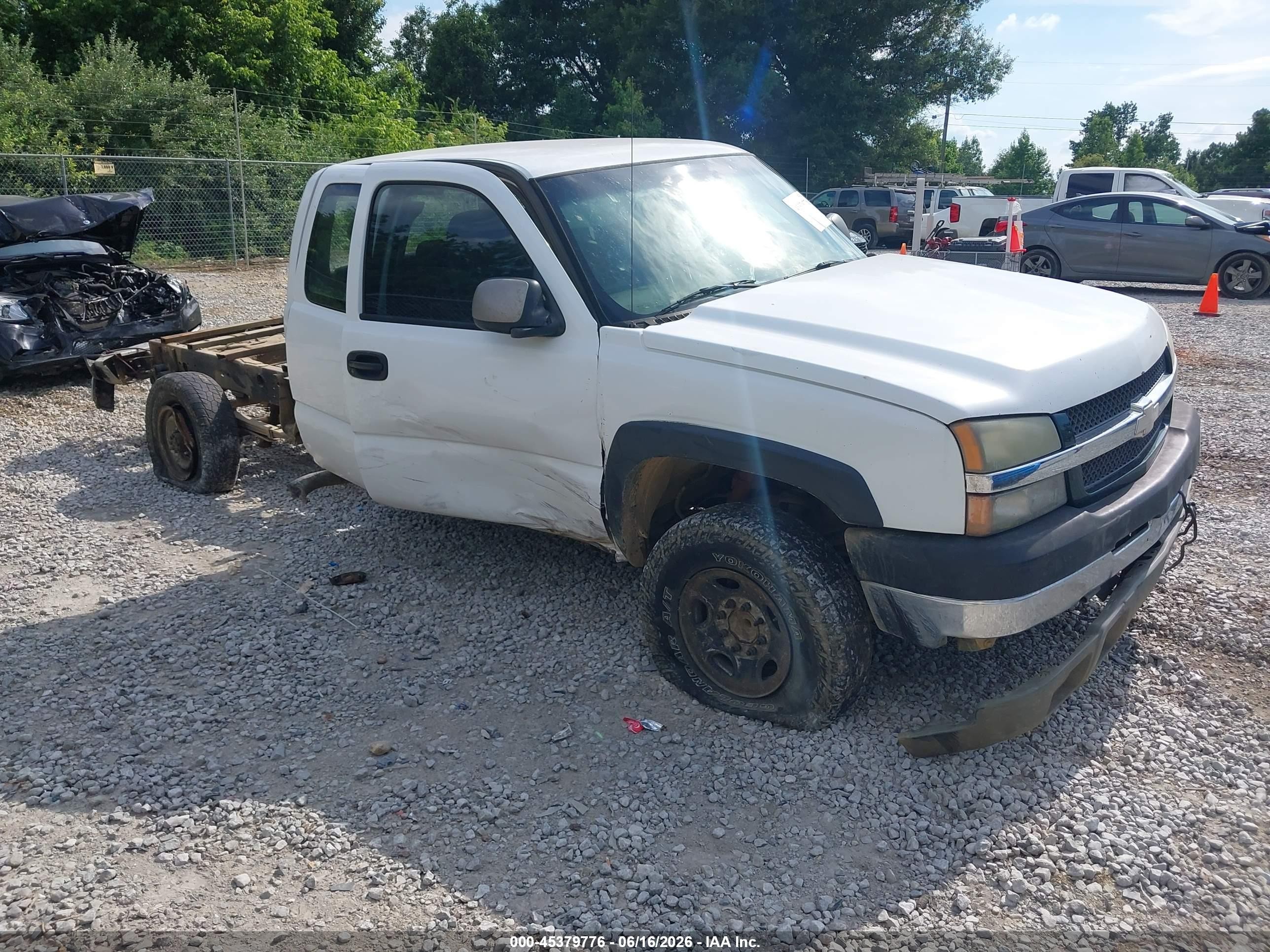 2005 Chevrolet Silverado 2500hd Work Truck White vin: 1GCHC29U25E146969