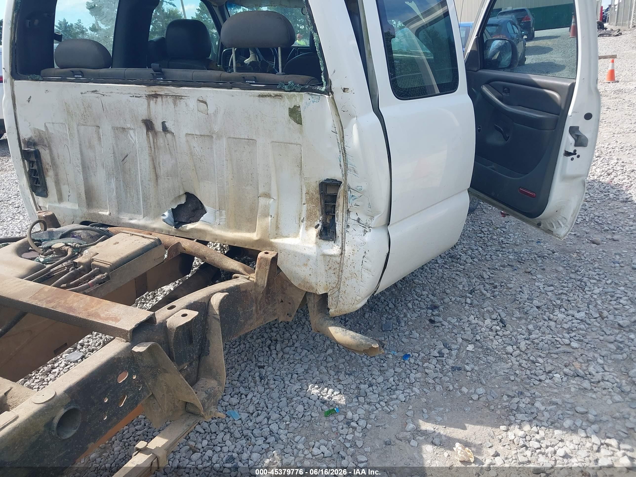 2005 Chevrolet Silverado 2500hd Work Truck White vin: 1GCHC29U25E146969