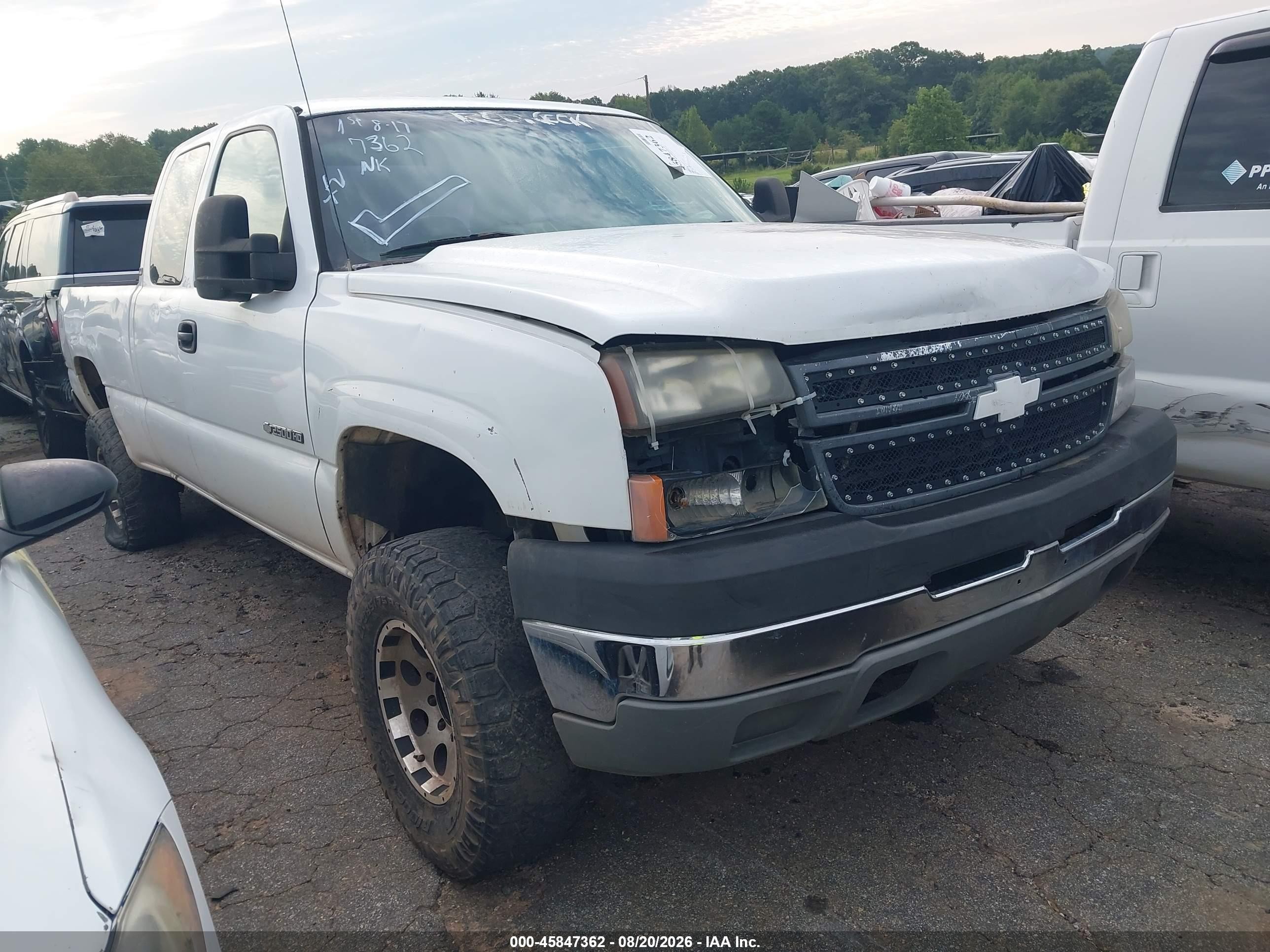 2005 Chevrolet Silverado 2500hd Work Truck White vin: 1GCHC29U25E147202