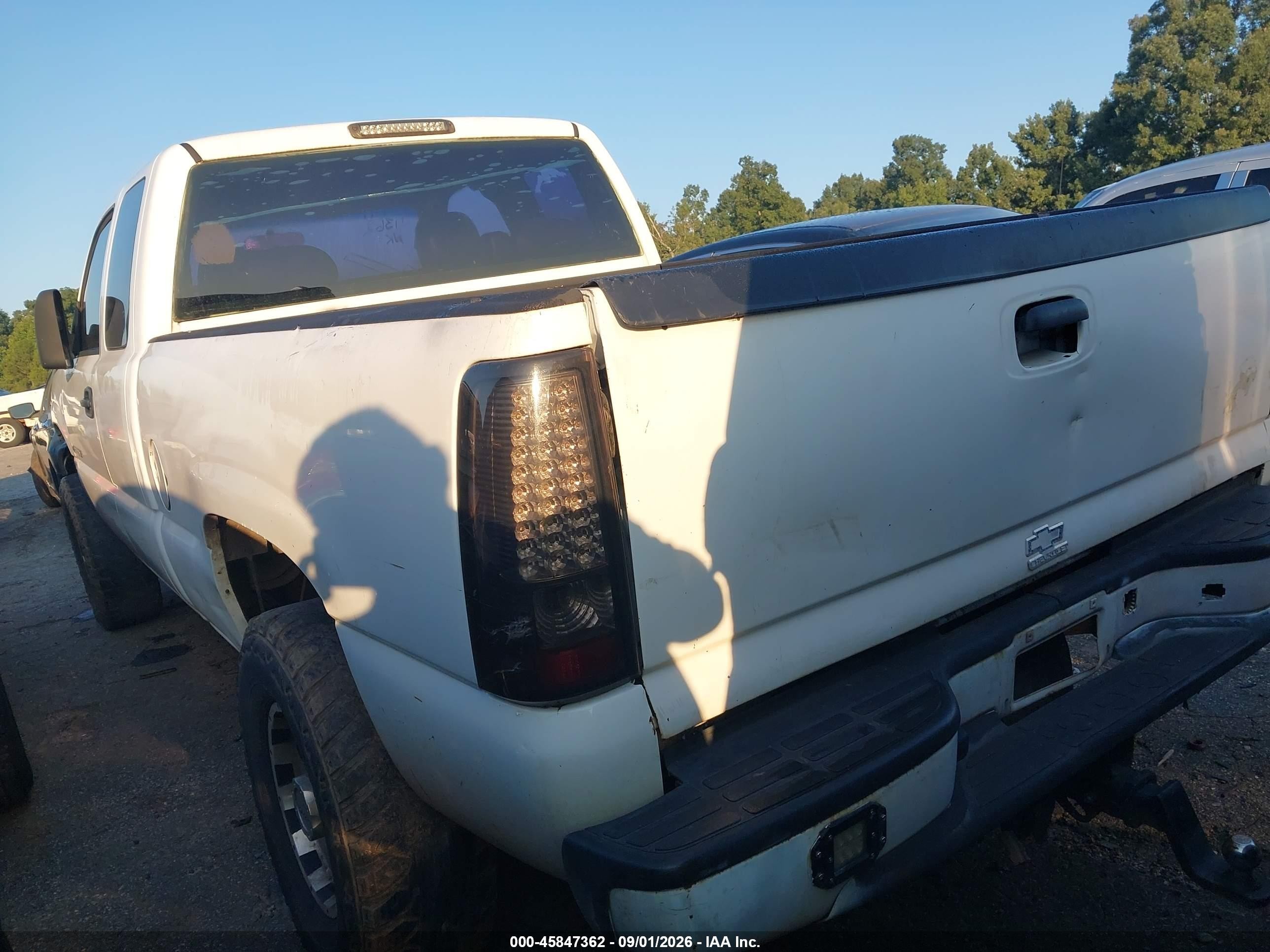 2005 Chevrolet Silverado 2500hd Work Truck White vin: 1GCHC29U25E147202
