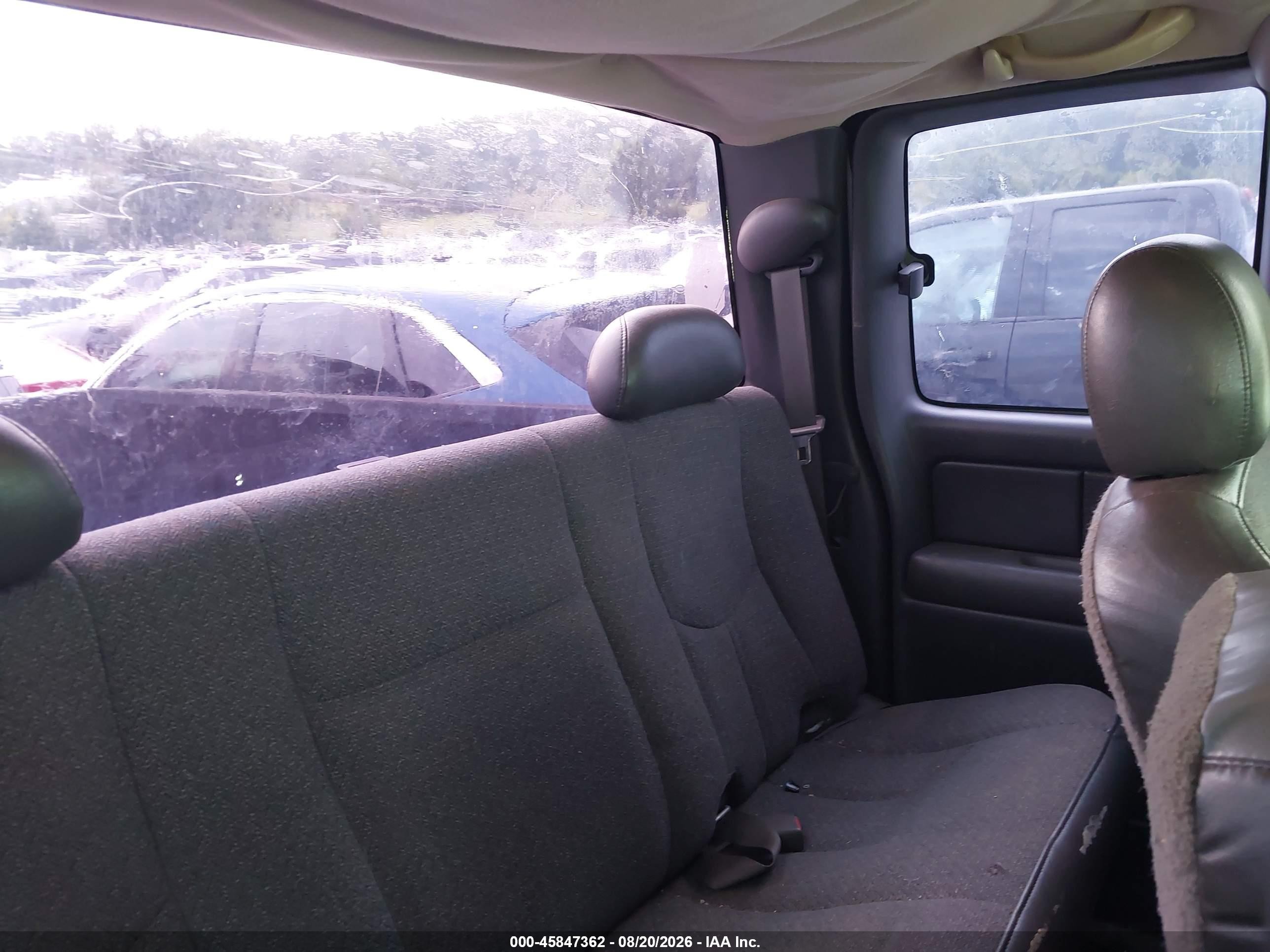 2005 Chevrolet Silverado 2500hd Work Truck White vin: 1GCHC29U25E147202