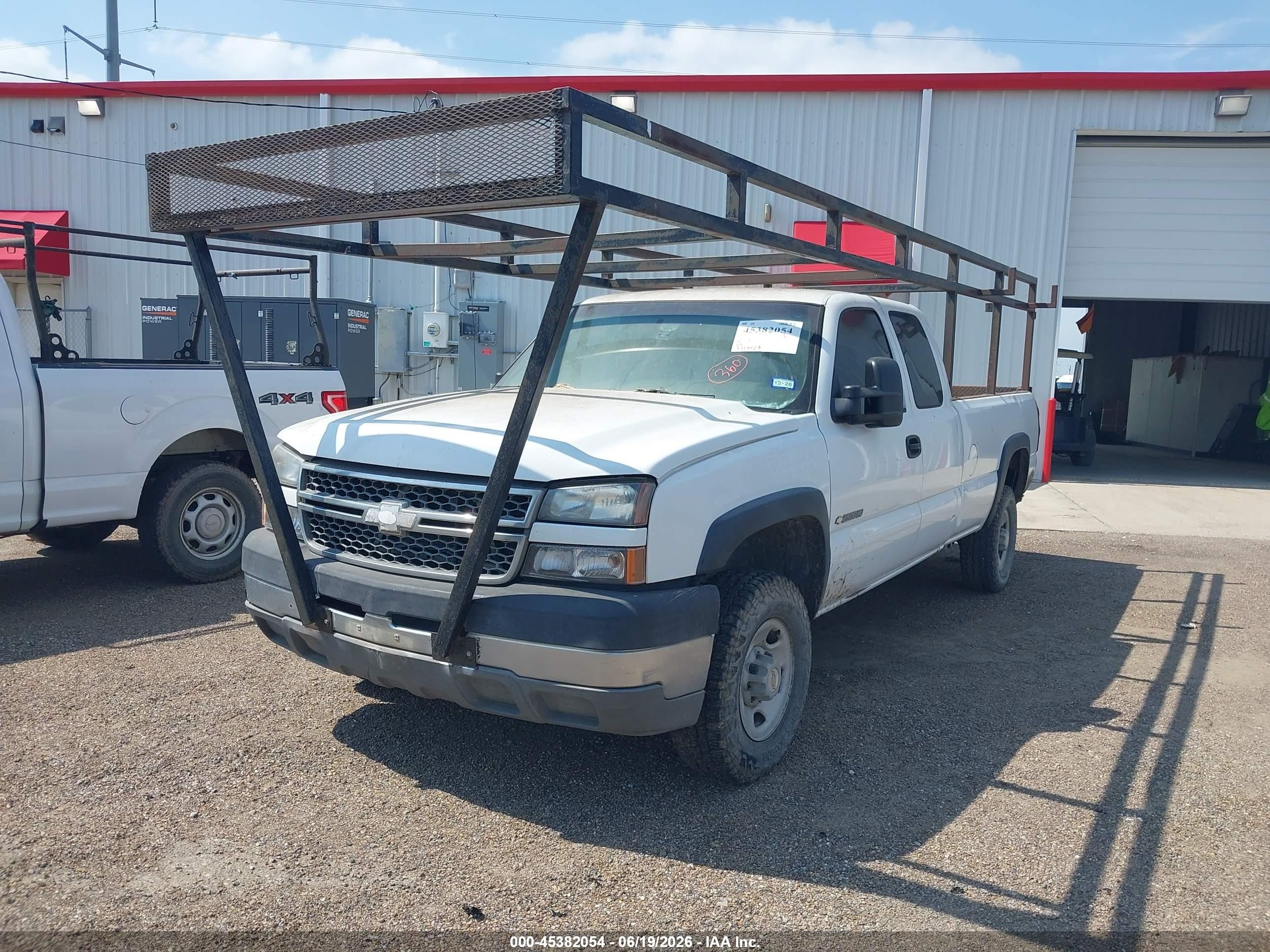 2005 Chevrolet Silverado 2500hd Work Truck White vin: 1GCHC29U25E236512