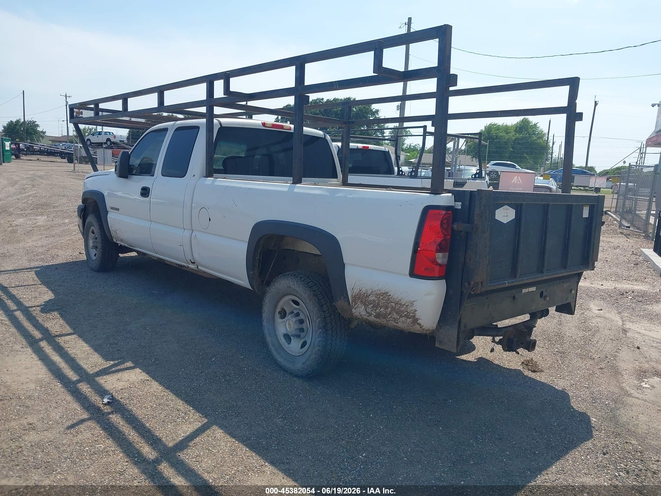 2005 Chevrolet Silverado 2500hd Work Truck White vin: 1GCHC29U25E236512