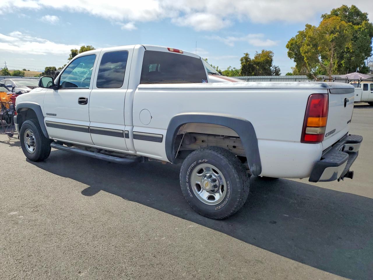 2002 Chevrolet Silverado C2500 Heavy Duty Белый vin: 1GCHC29U32E143543