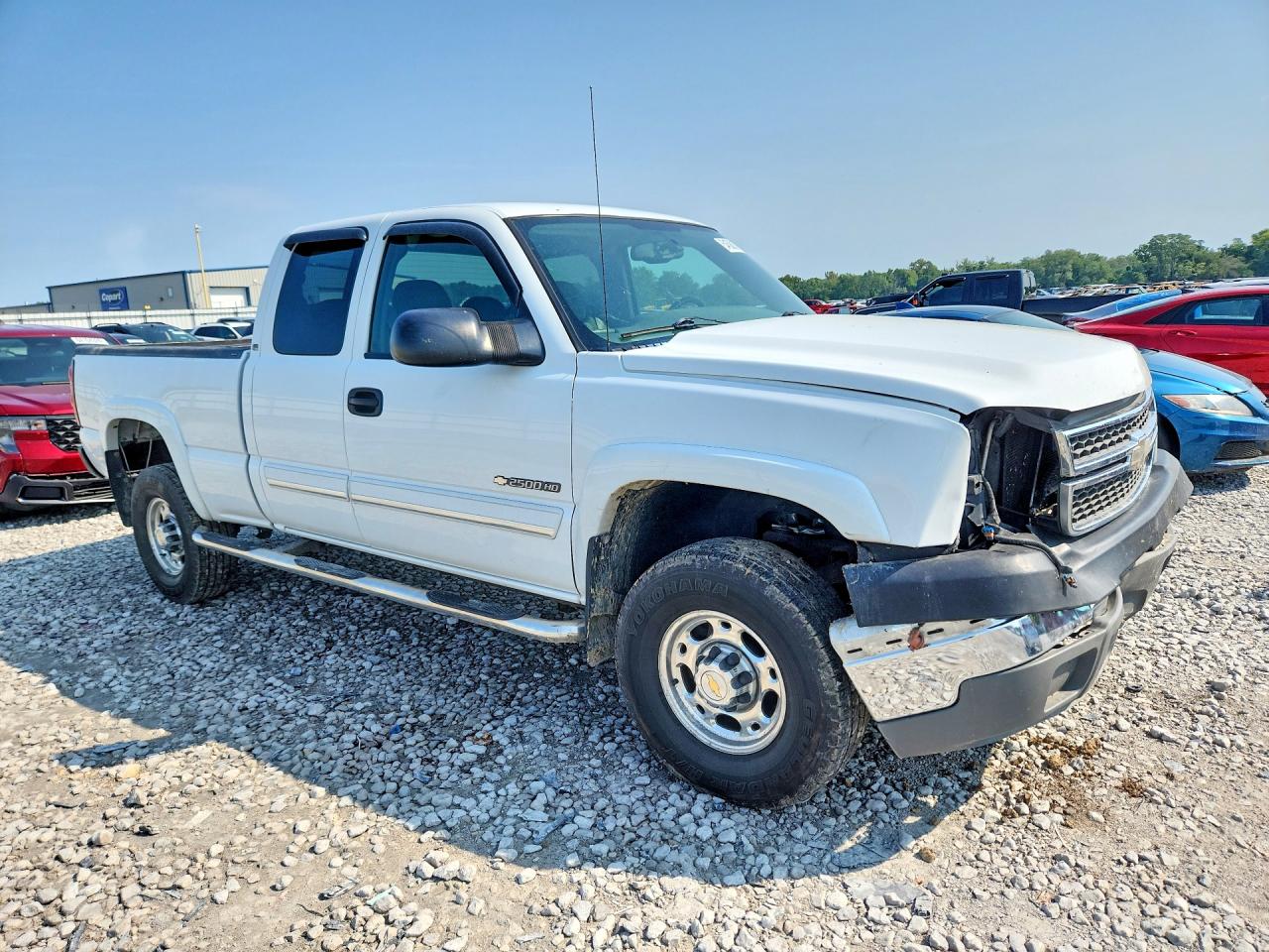 2005 Chevrolet Silverado C2500 Heavy Duty White vin: 1GCHC29U35E123944