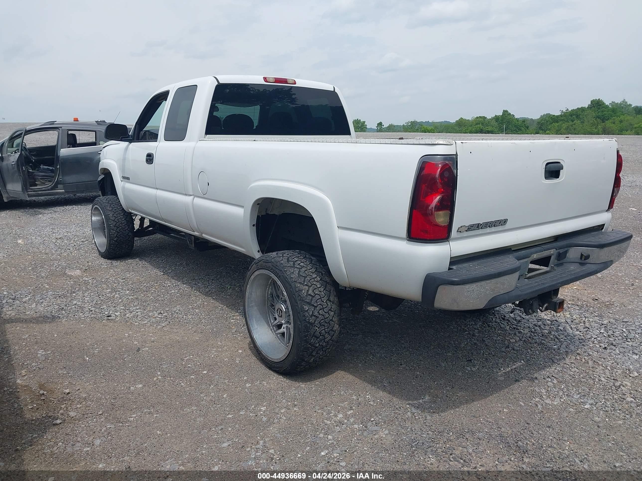 2006 Chevrolet Silverado 2500hd Lt2 White vin: 1GCHC29U36E212818