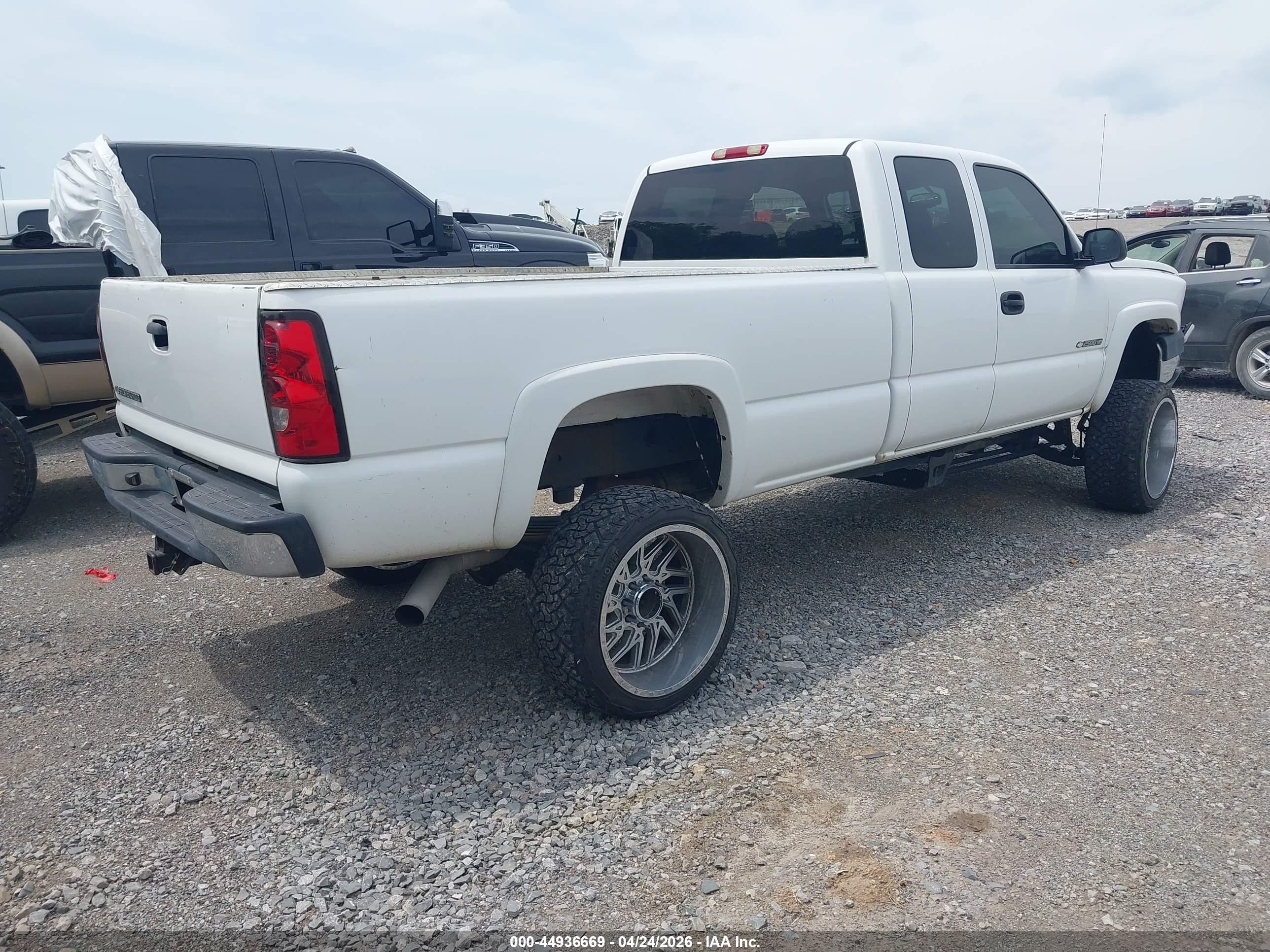 2006 Chevrolet Silverado 2500hd Lt2 White vin: 1GCHC29U36E212818