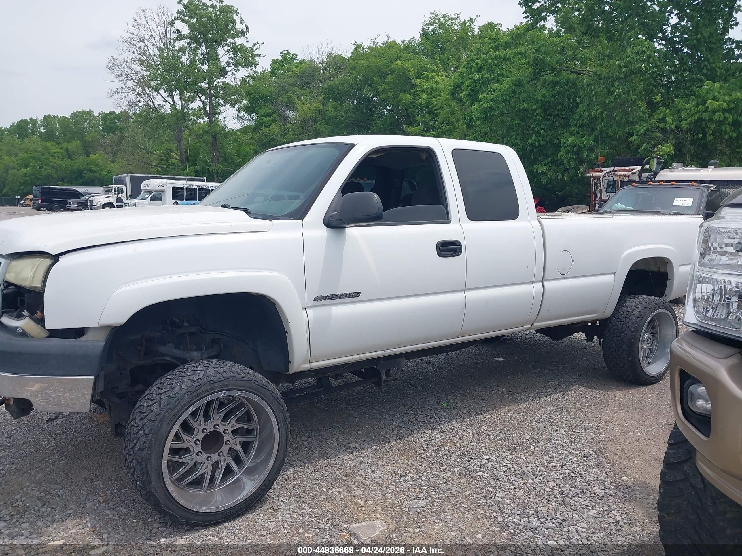 2006 Chevrolet Silverado 2500hd Lt2 White vin: 1GCHC29U36E212818