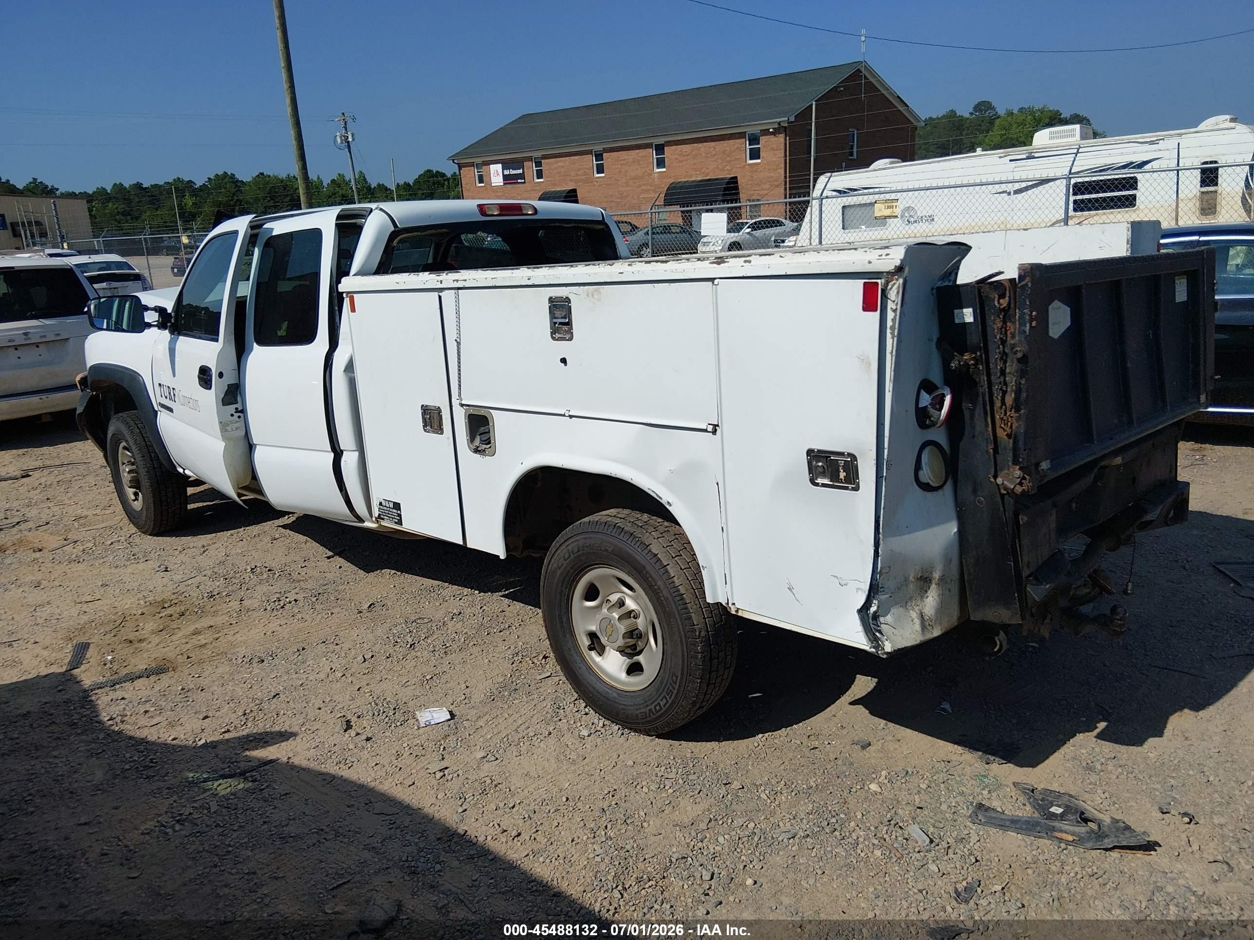 2005 Chevrolet Silverado 2500hd Work Truck White vin: 1GCHC29U45E110796