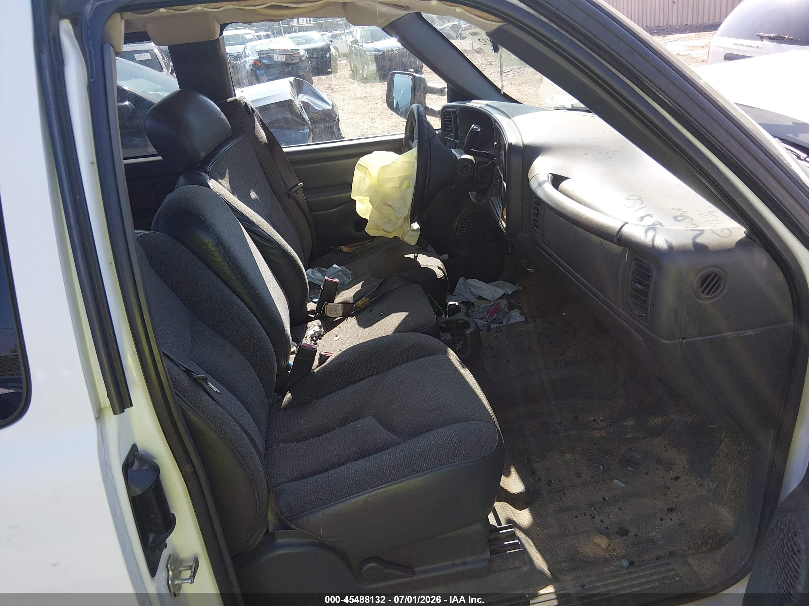 2005 Chevrolet Silverado 2500hd Work Truck White vin: 1GCHC29U45E110796