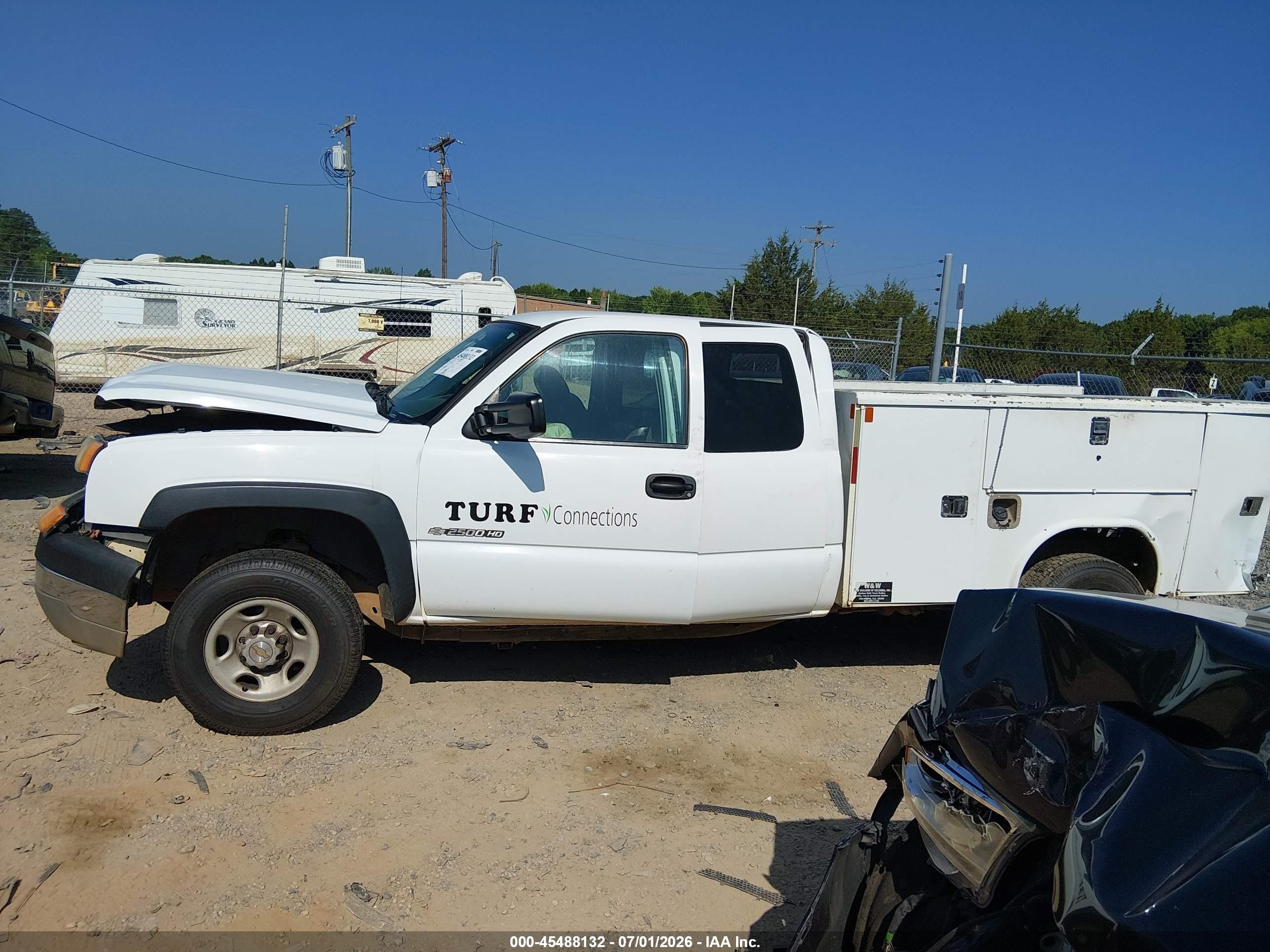 2005 Chevrolet Silverado 2500hd Work Truck White vin: 1GCHC29U45E110796