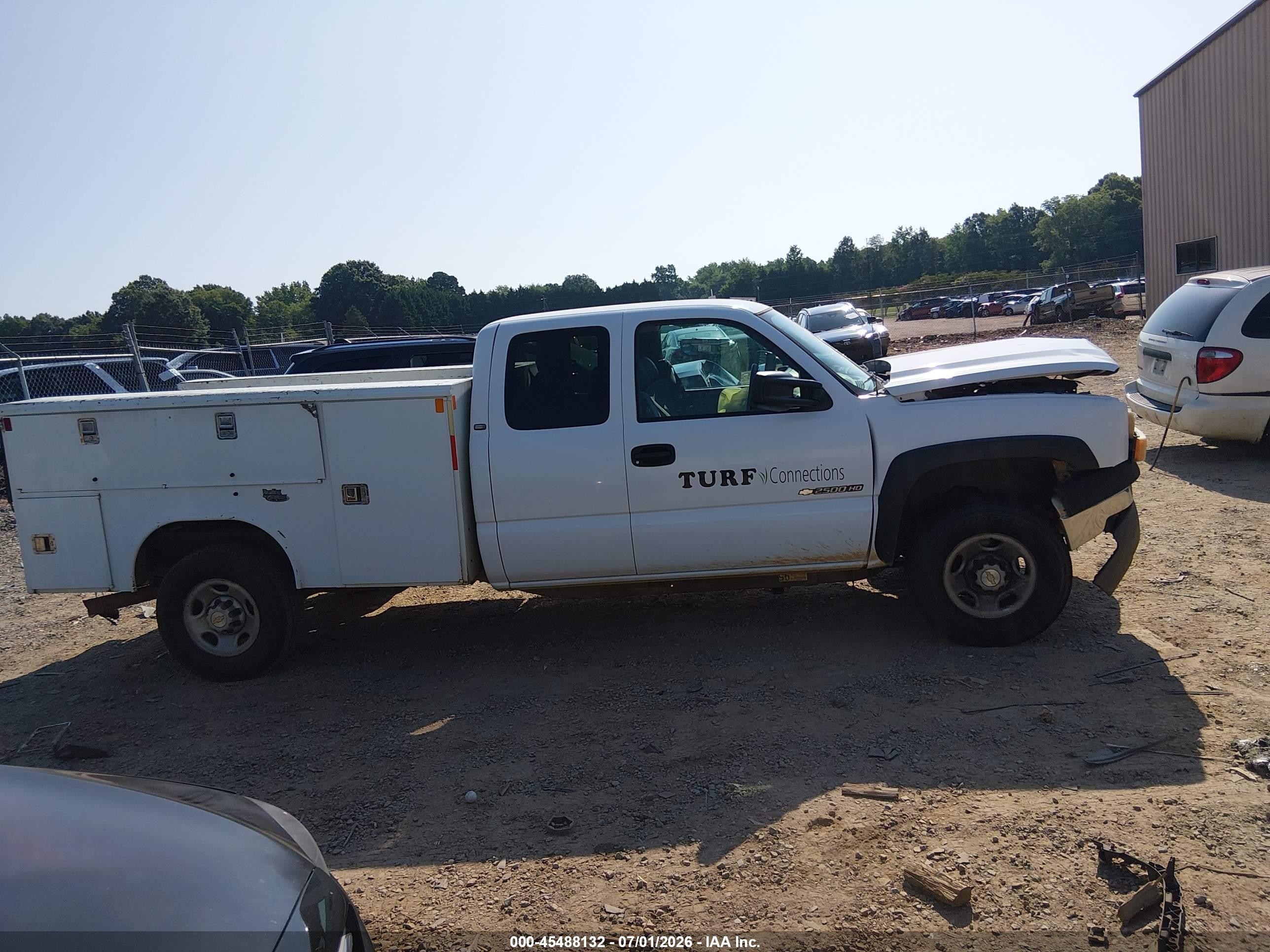 2005 Chevrolet Silverado 2500hd Work Truck White vin: 1GCHC29U45E110796