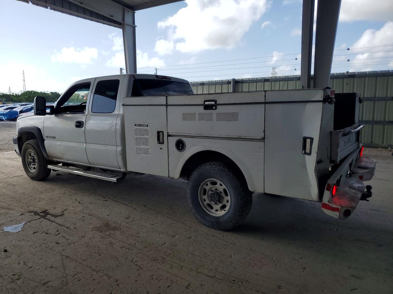 2006 Chevrolet Silverado C2500 Heavy Duty White vin: 1GCHC29U46E285812