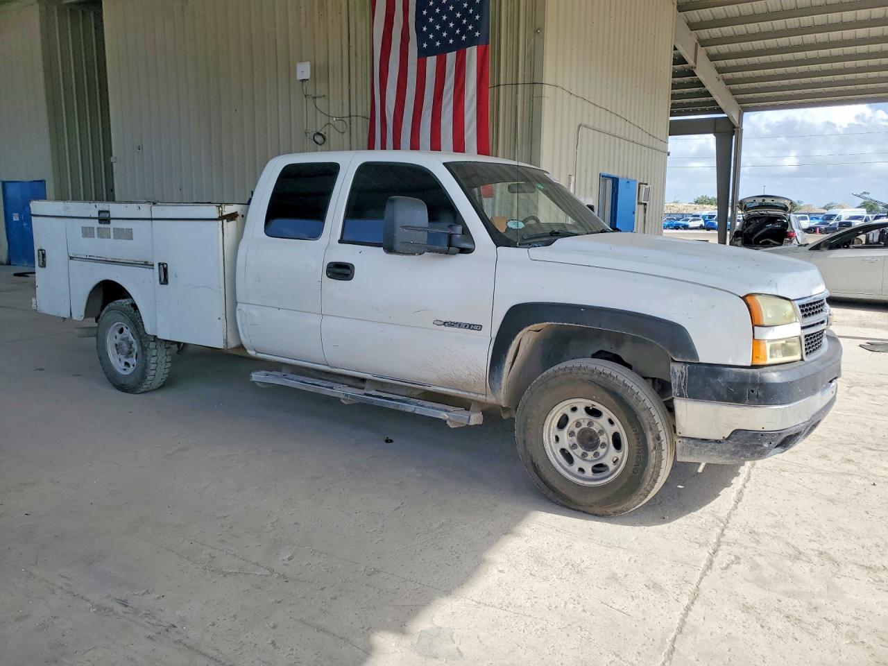 2006 Chevrolet Silverado C2500 Heavy Duty White vin: 1GCHC29U46E285812