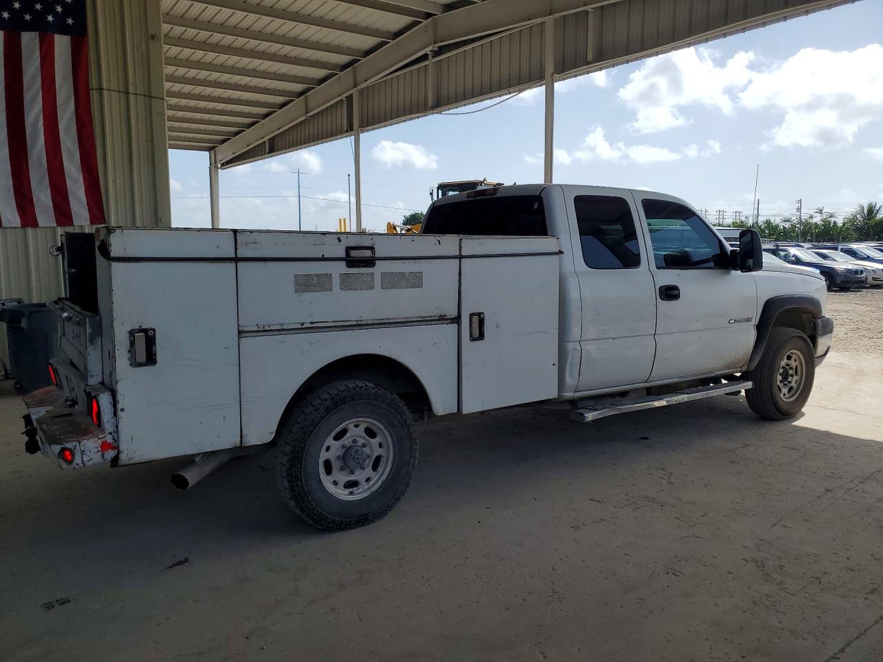 2006 Chevrolet Silverado C2500 Heavy Duty White vin: 1GCHC29U46E285812