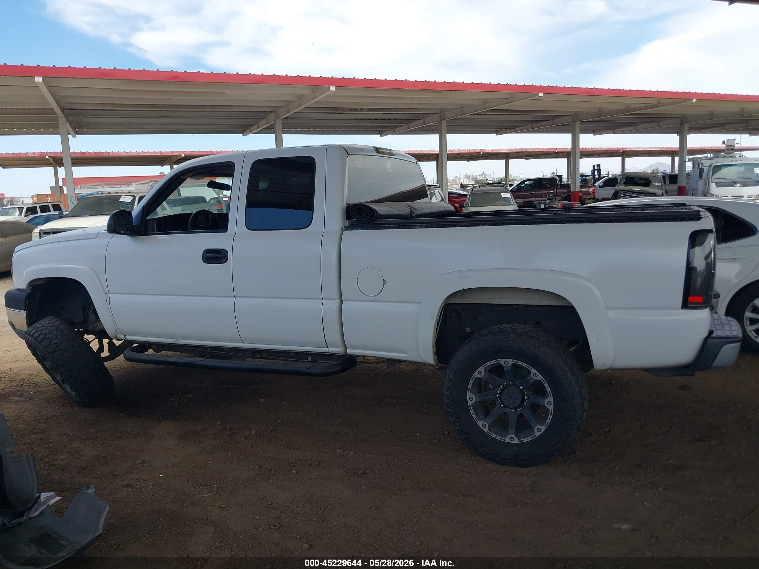 2007 Chevrolet Silverado 2500hd Classic Work Truck White vin: 1GCHC29U47E155840