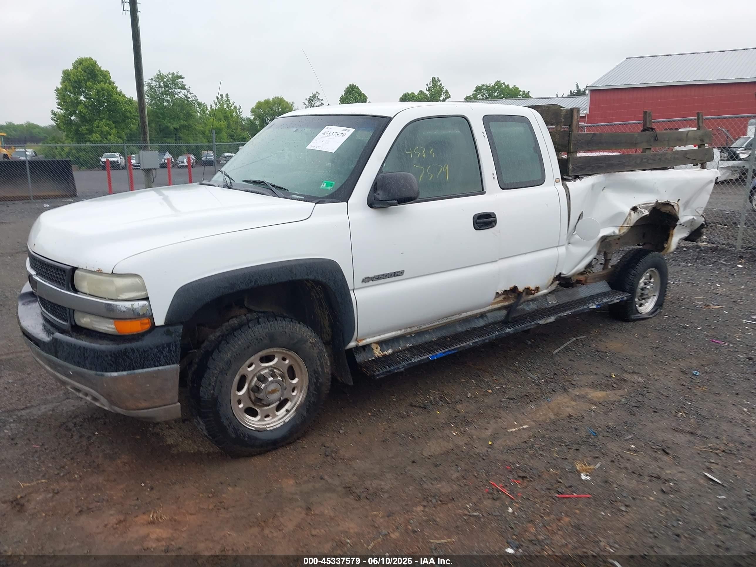 2001 Chevrolet Silverado 2500hd   White vin: 1GCHC29U71E297025
