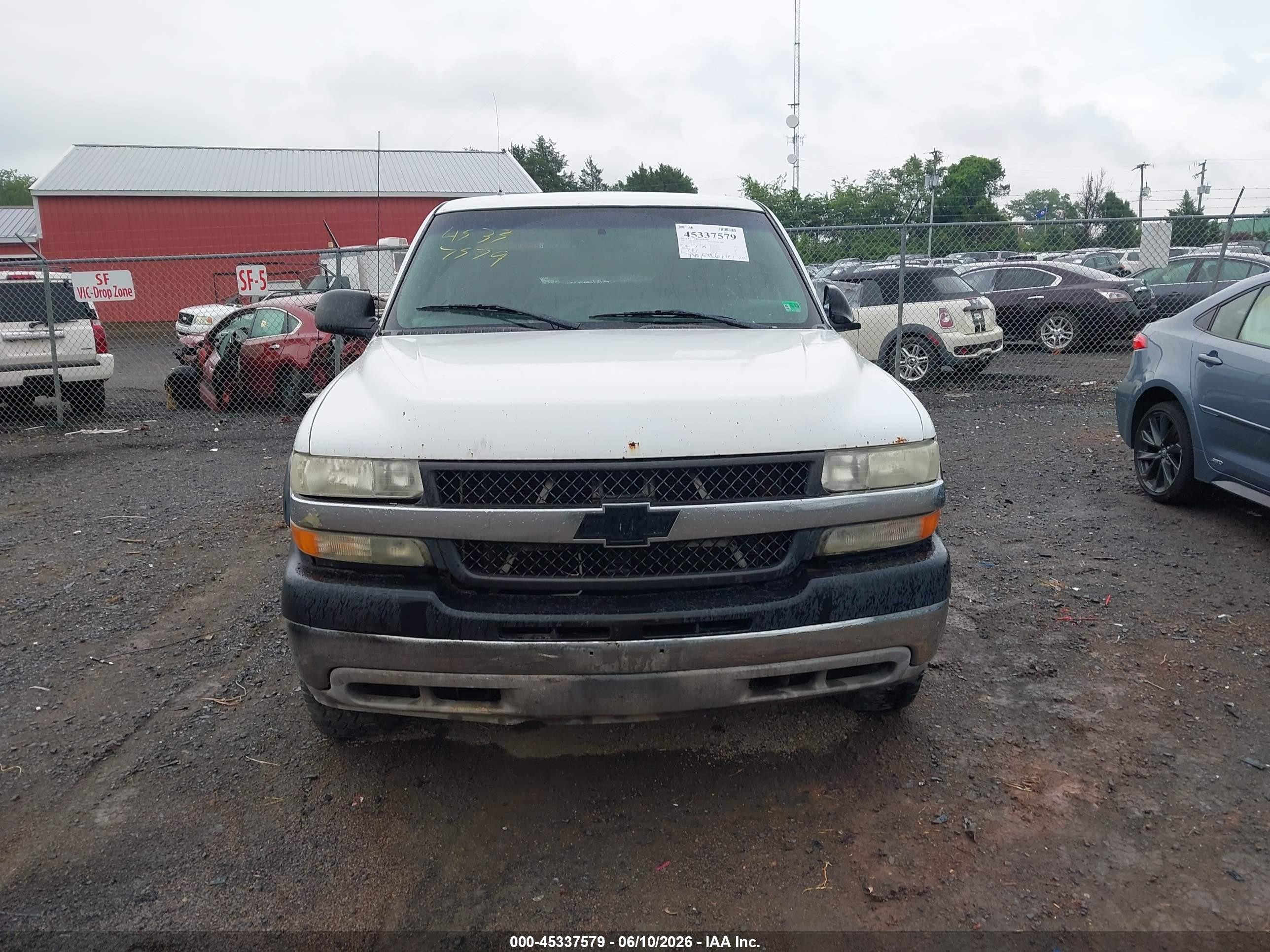 2001 Chevrolet Silverado 2500hd   White vin: 1GCHC29U71E297025