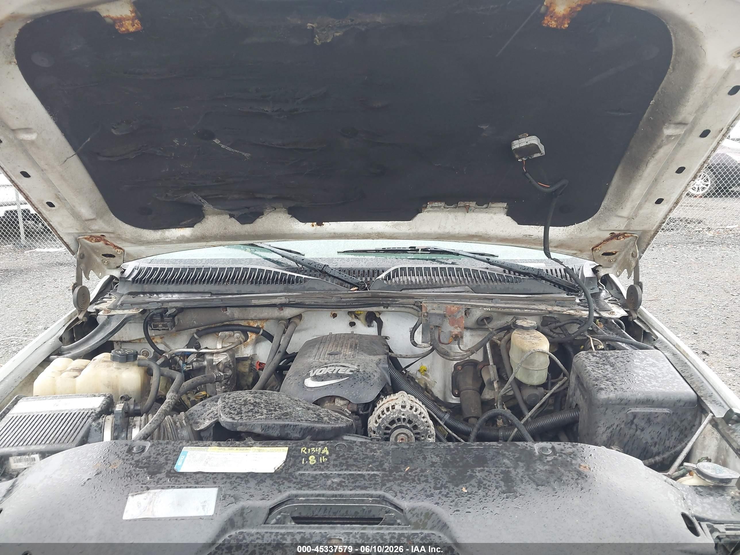 2001 Chevrolet Silverado 2500hd   White vin: 1GCHC29U71E297025
