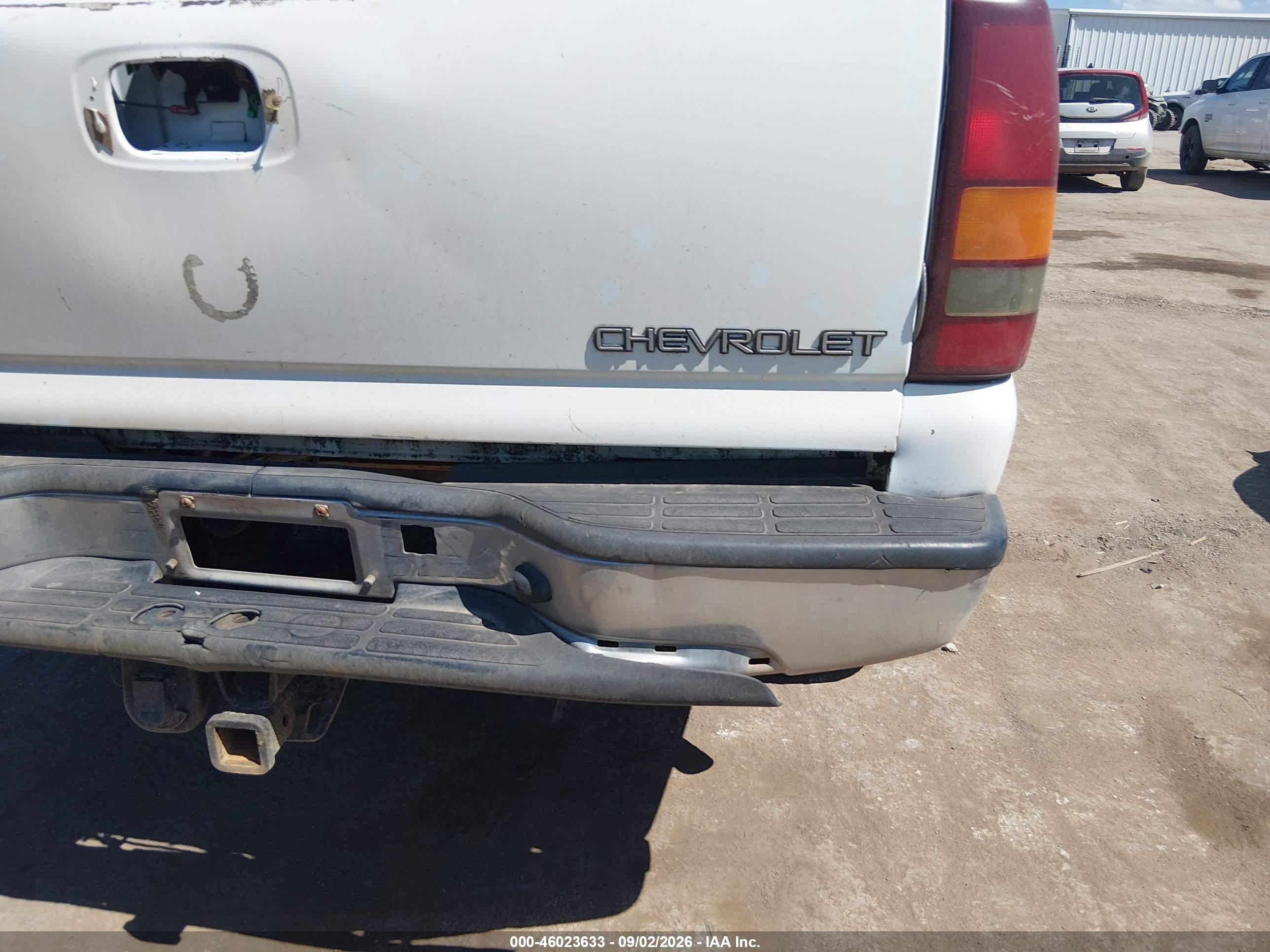 2002 Chevrolet Silverado 2500hd Ls White vin: 1GCHC29U72E300460