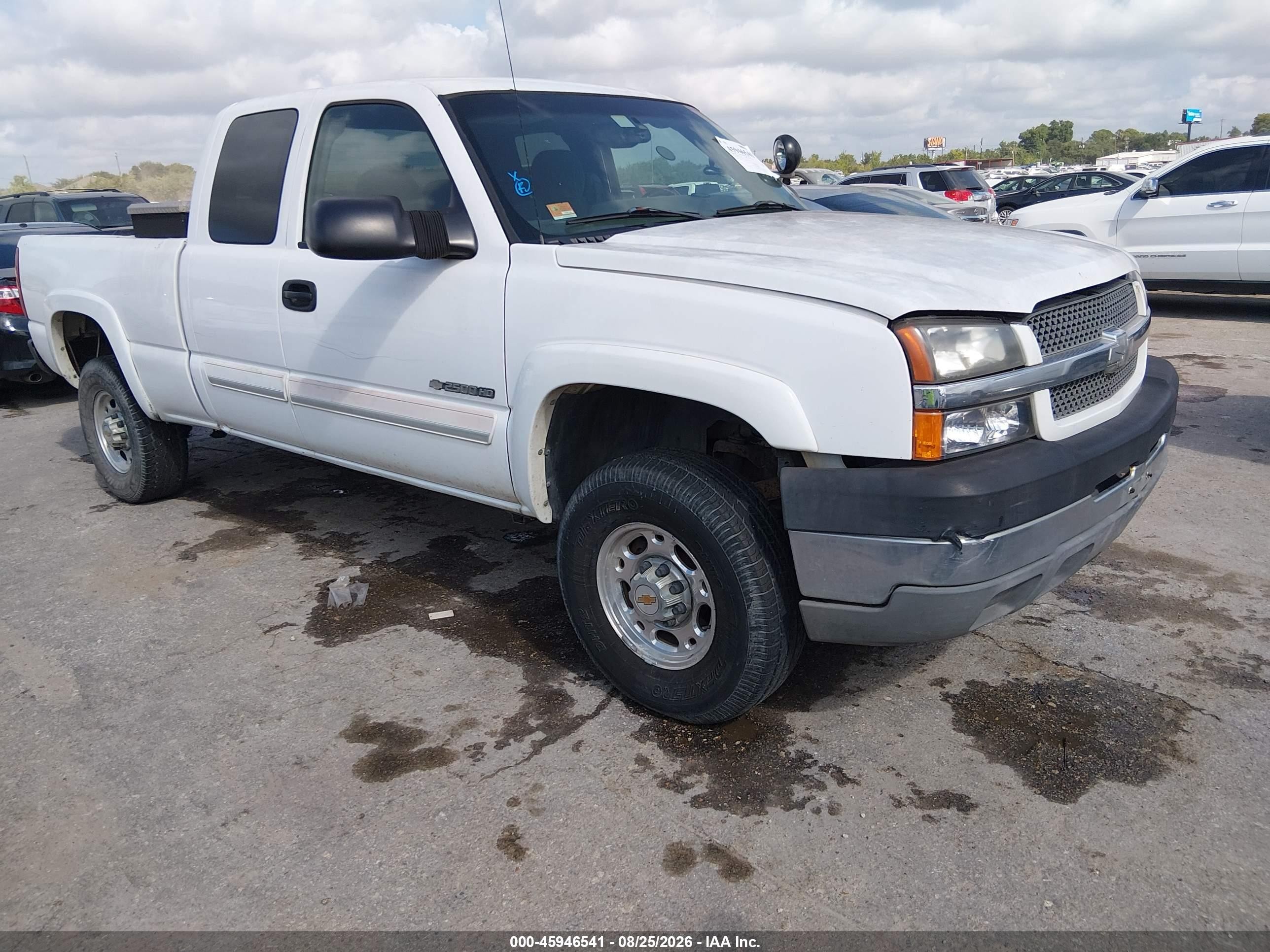 2004 Chevrolet Silverado 2500hd Ls White vin: 1GCHC29U84E155237
