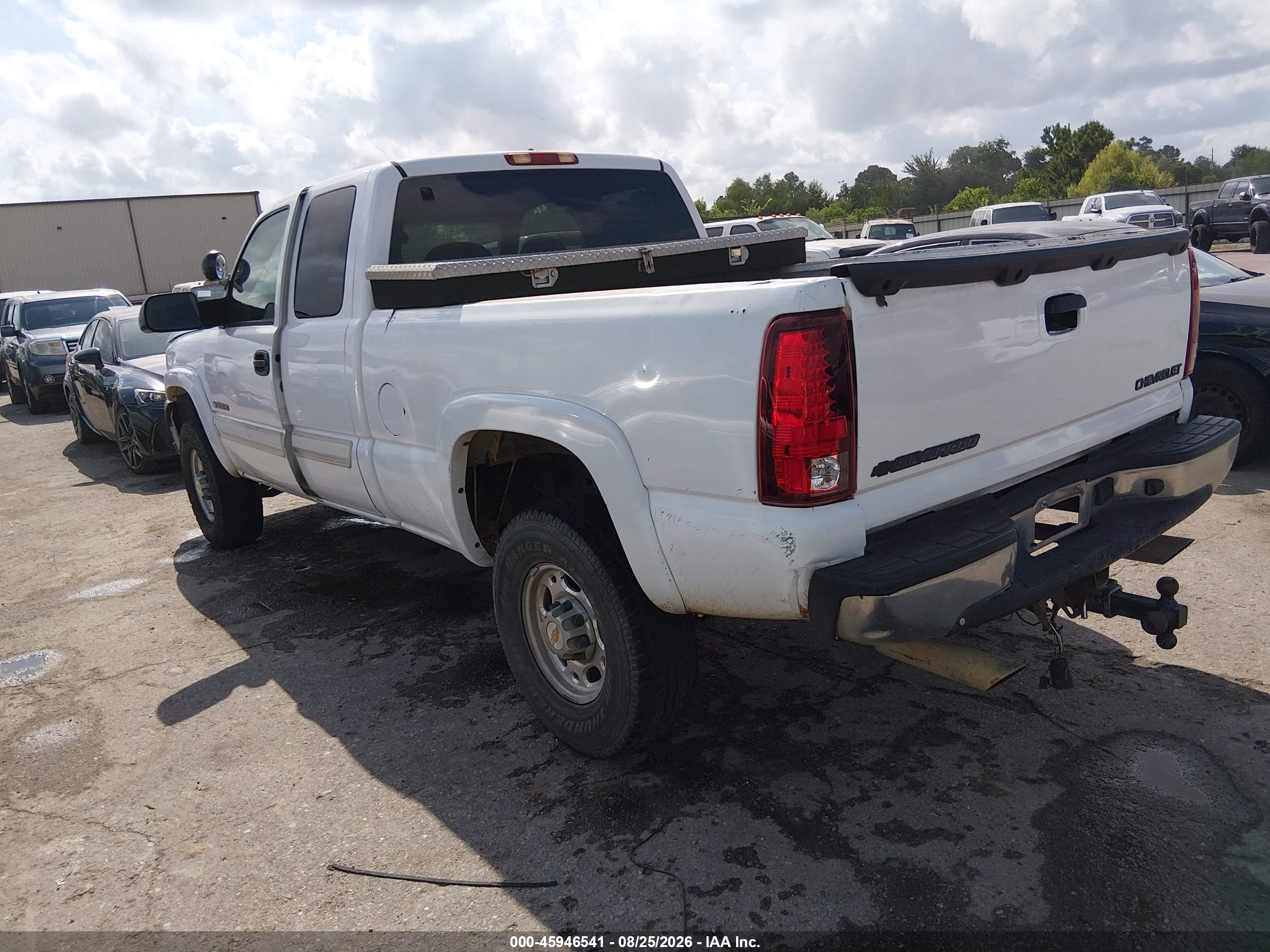 2004 Chevrolet Silverado 2500hd Ls White vin: 1GCHC29U84E155237