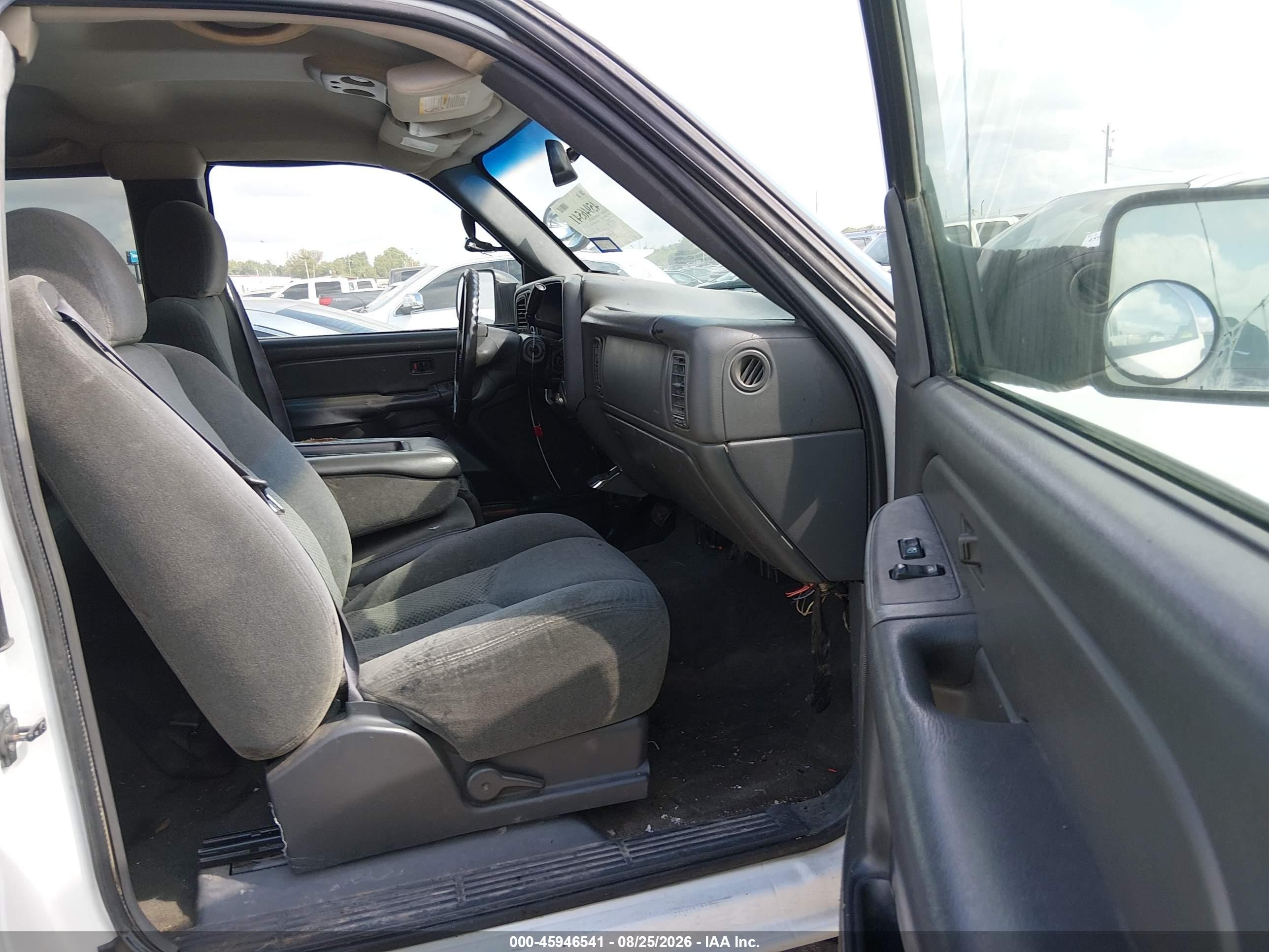2004 Chevrolet Silverado 2500hd Ls White vin: 1GCHC29U84E155237