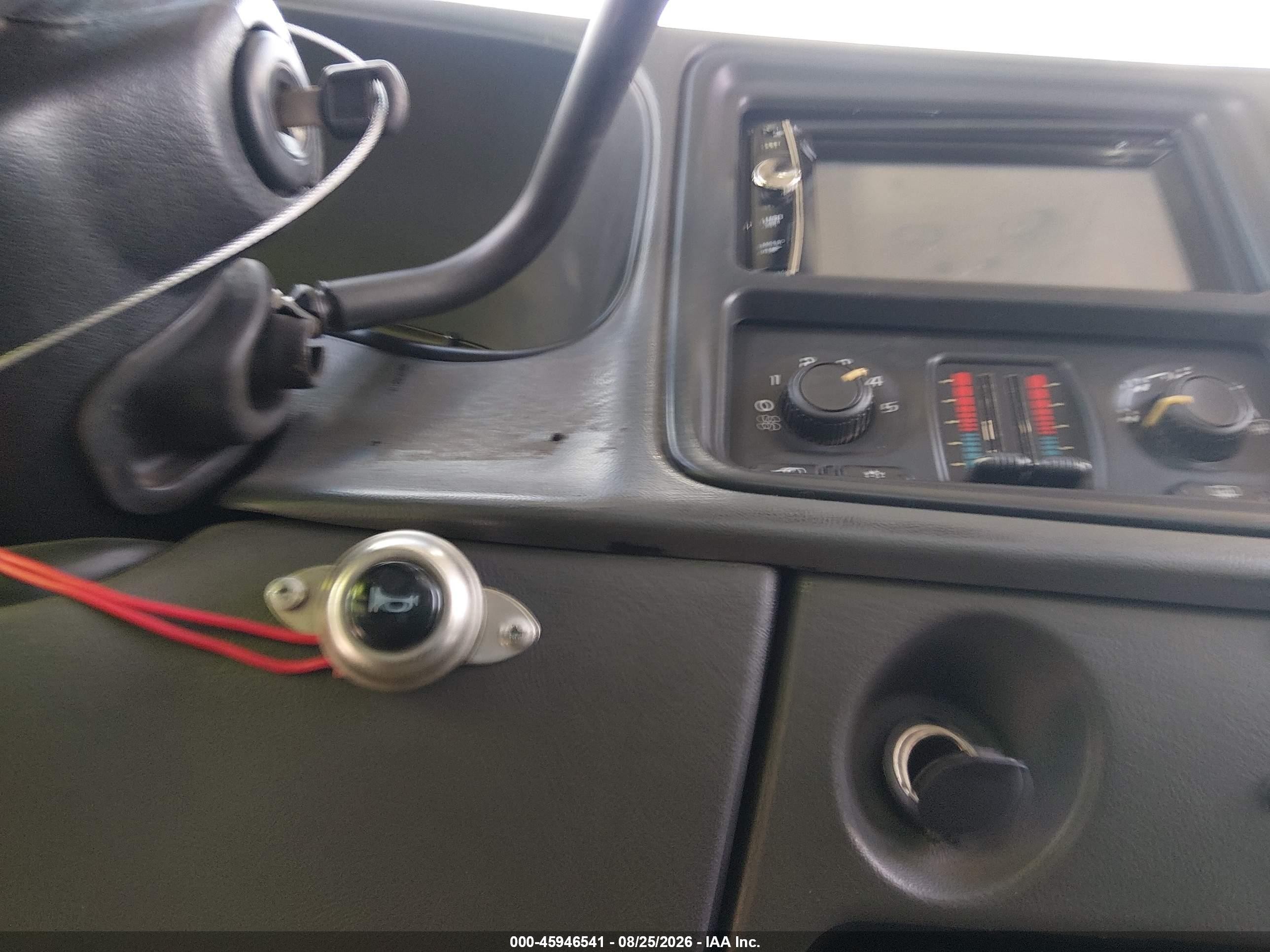 2004 Chevrolet Silverado 2500hd Ls White vin: 1GCHC29U84E155237