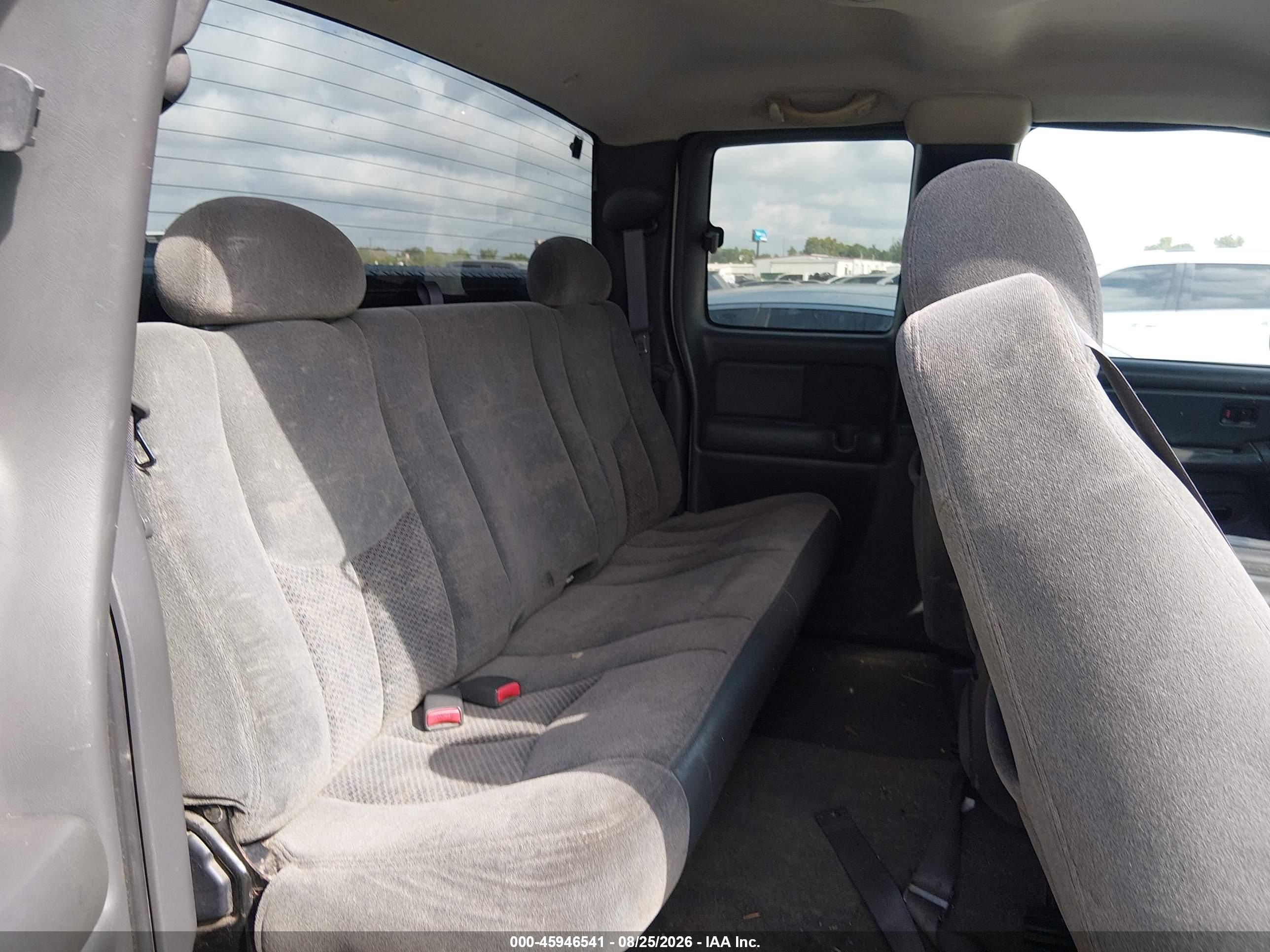 2004 Chevrolet Silverado 2500hd Ls White vin: 1GCHC29U84E155237