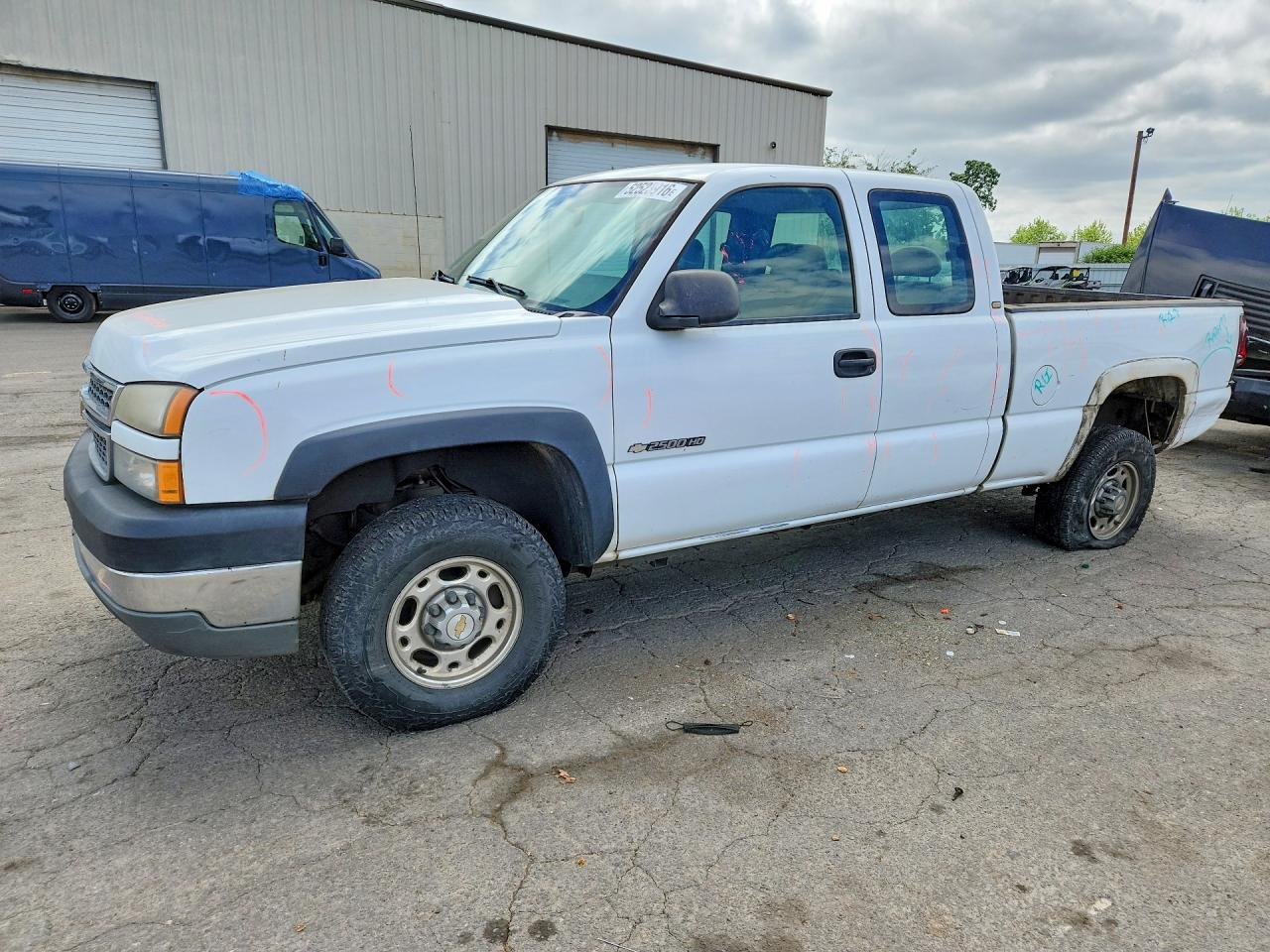 2005 Chevrolet Silverado C2500 Heavy Duty Белый vin: 1GCHC29U95E344285