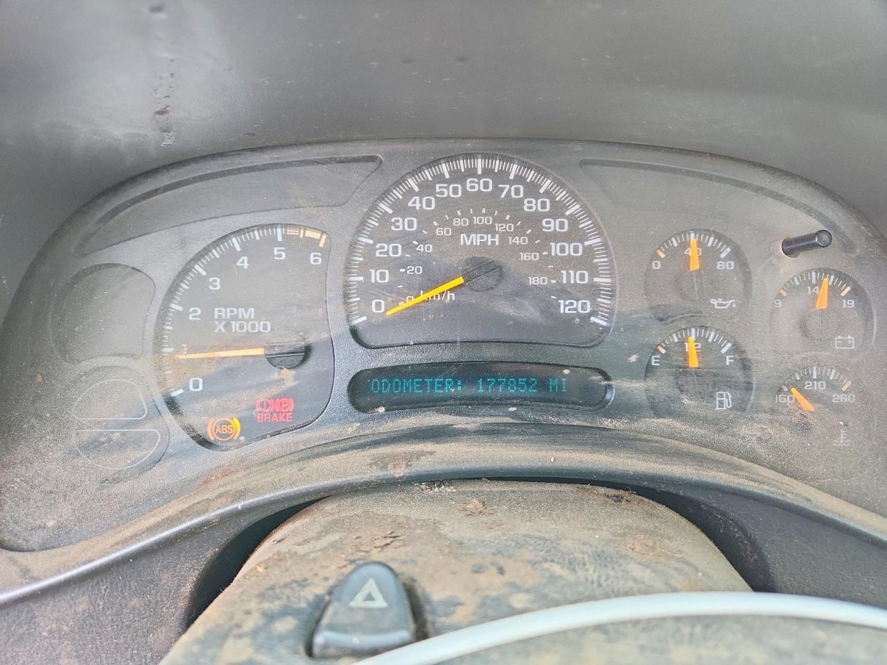 2005 Chevrolet Silverado C2500 Heavy Duty White vin: 1GCHC29U95E344285