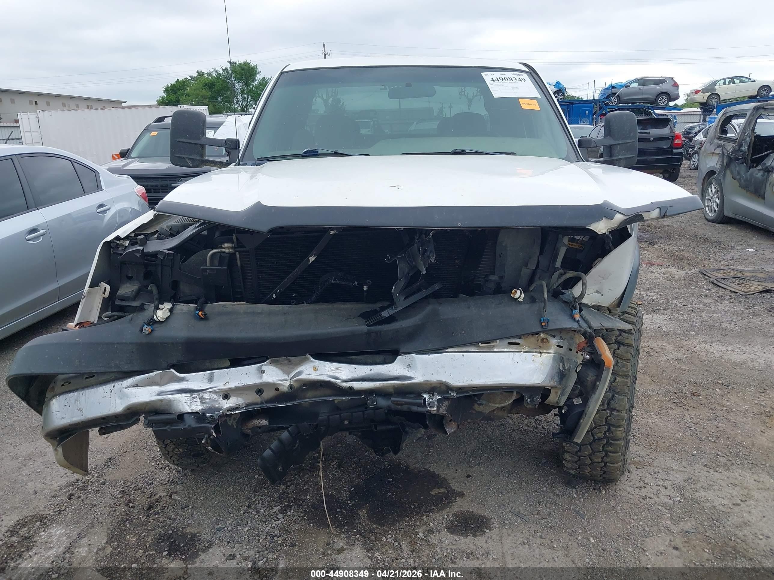 2004 Chevrolet Silverado 2500hd Work Truck White vin: 1GCHC29UX4E333682