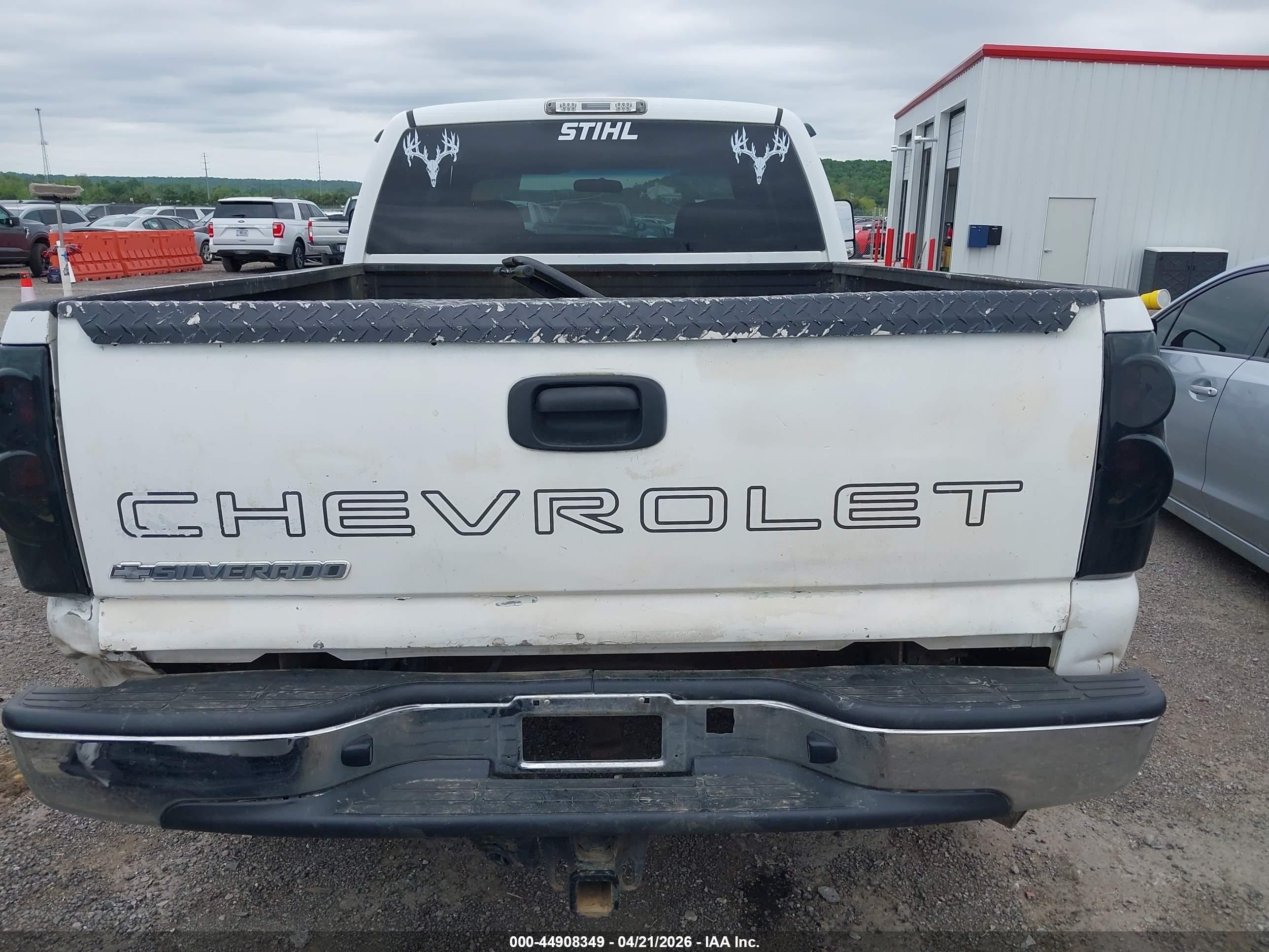 2004 Chevrolet Silverado 2500hd Work Truck White vin: 1GCHC29UX4E333682