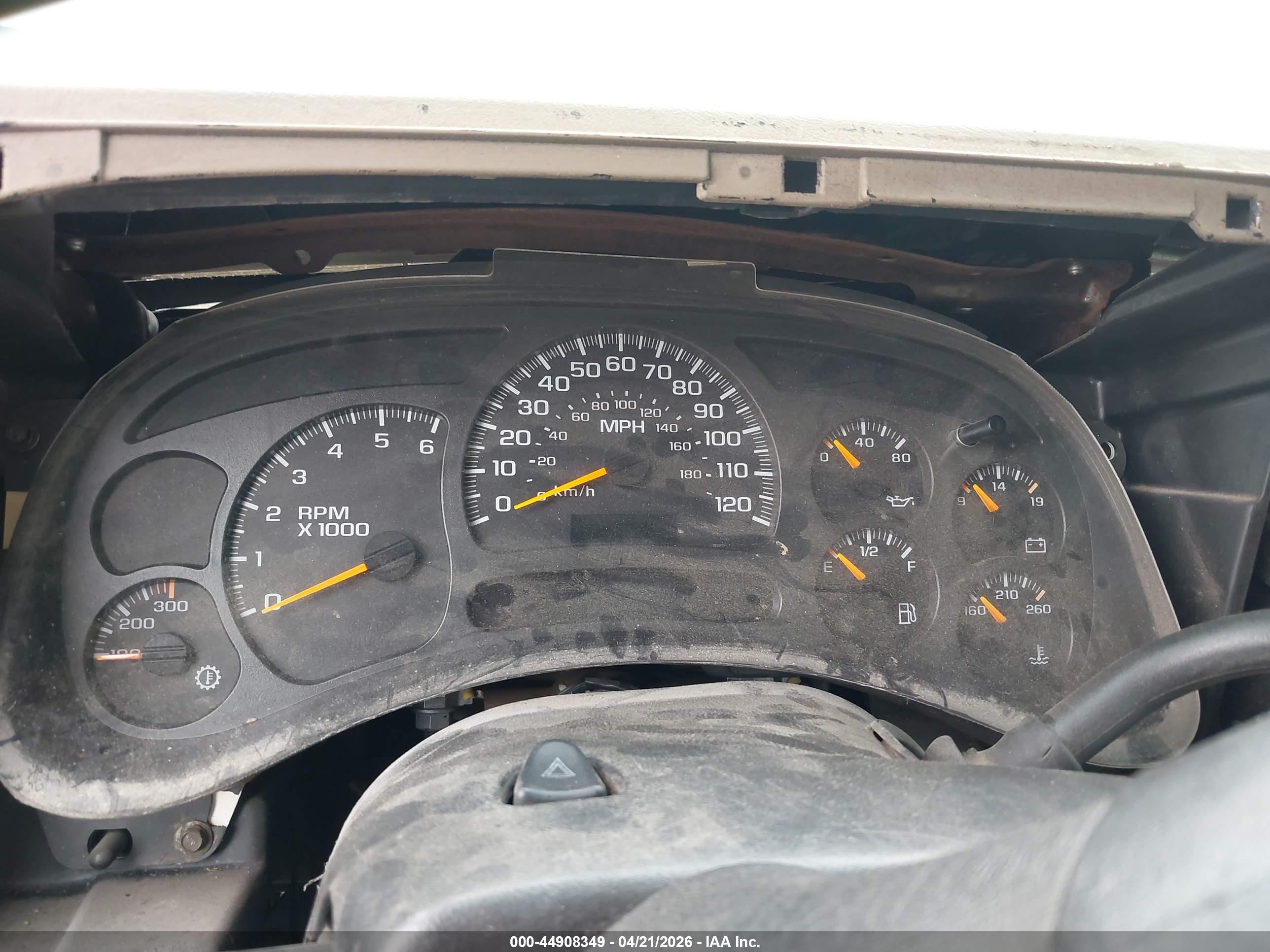 2004 Chevrolet Silverado 2500hd Work Truck White vin: 1GCHC29UX4E333682