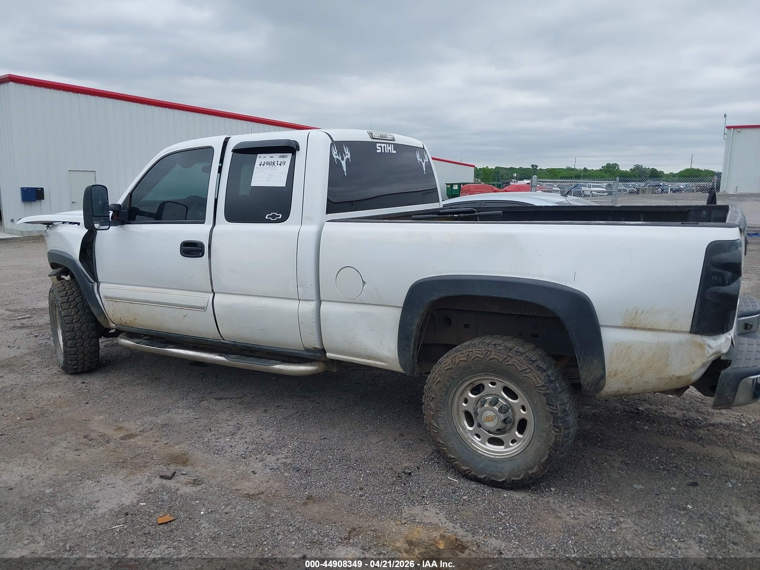 2004 Chevrolet Silverado 2500hd Work Truck White vin: 1GCHC29UX4E333682