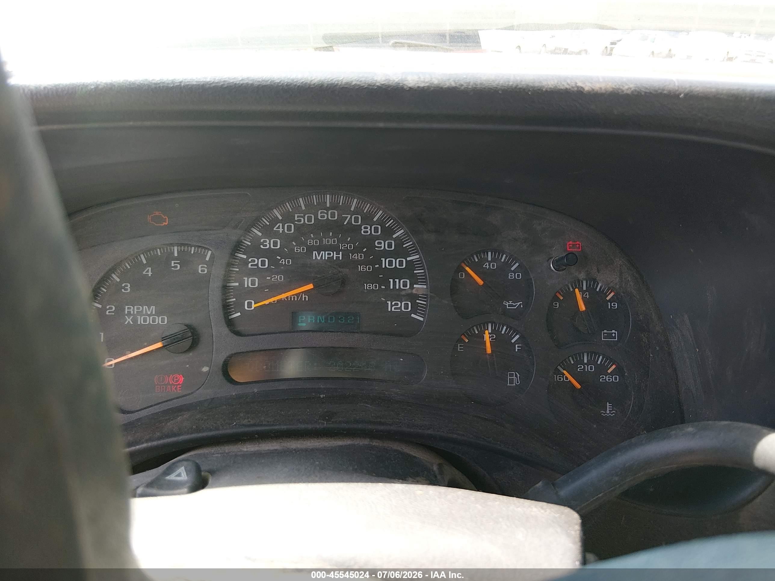 2005 Chevrolet Silverado 2500hd   White vin: 1GCHC29UX5E121477