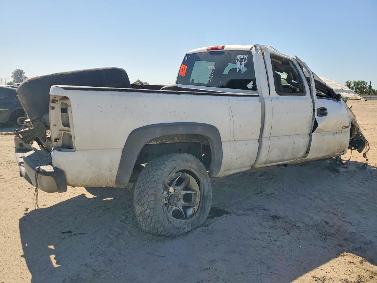 2005 Chevrolet Silverado C2500 Heavy Duty White vin: 1GCHC29UX5E145469