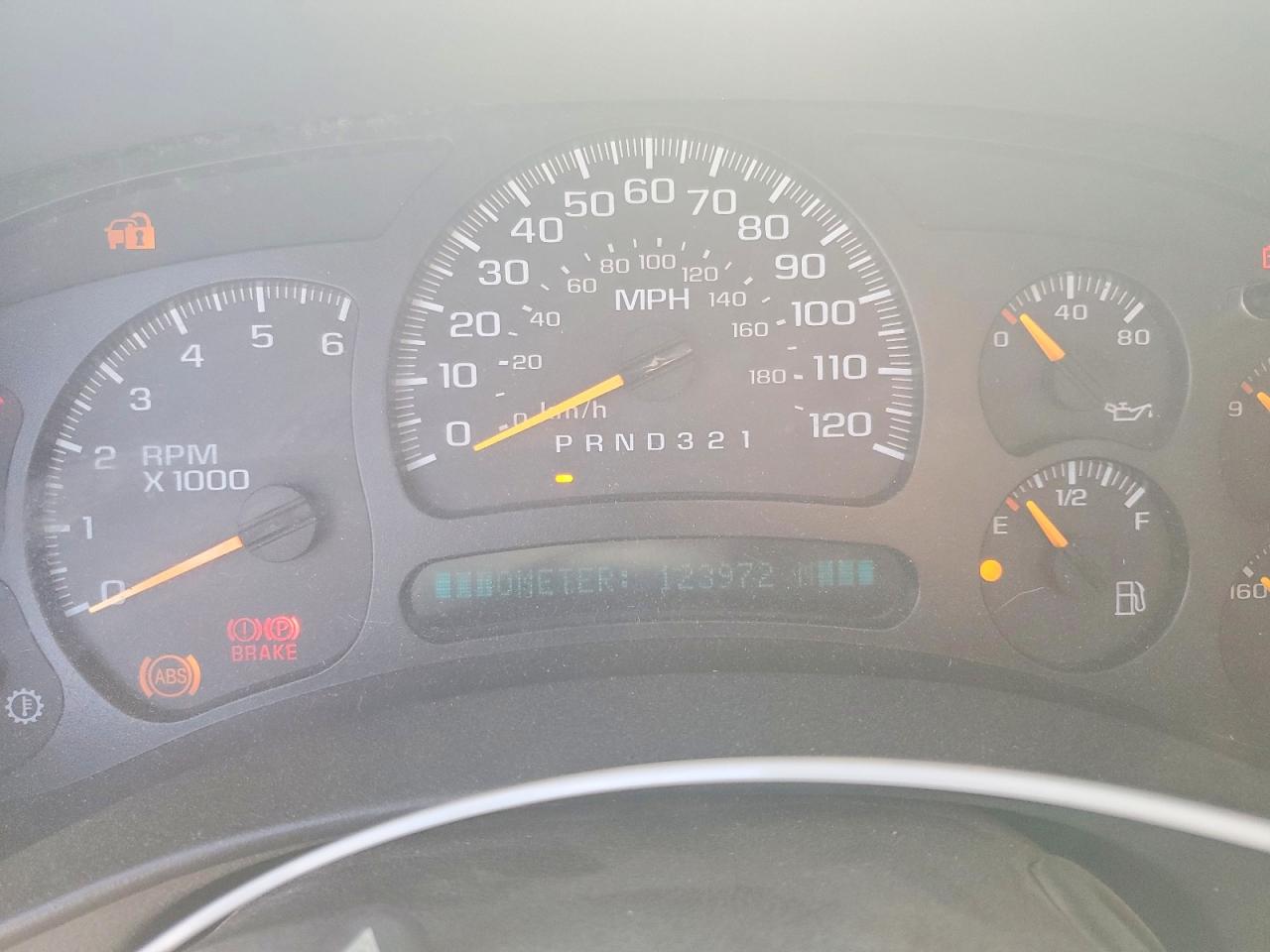 2006 Chevrolet Silverado C2500 Heavy Duty White vin: 1GCHC29UX6E266438