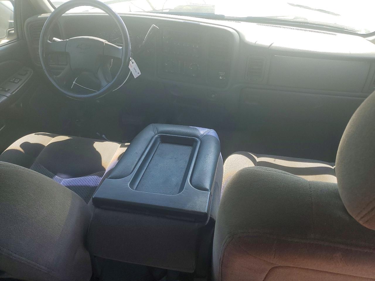 2006 Chevrolet Silverado C2500 Heavy Duty White vin: 1GCHC29UX6E266438