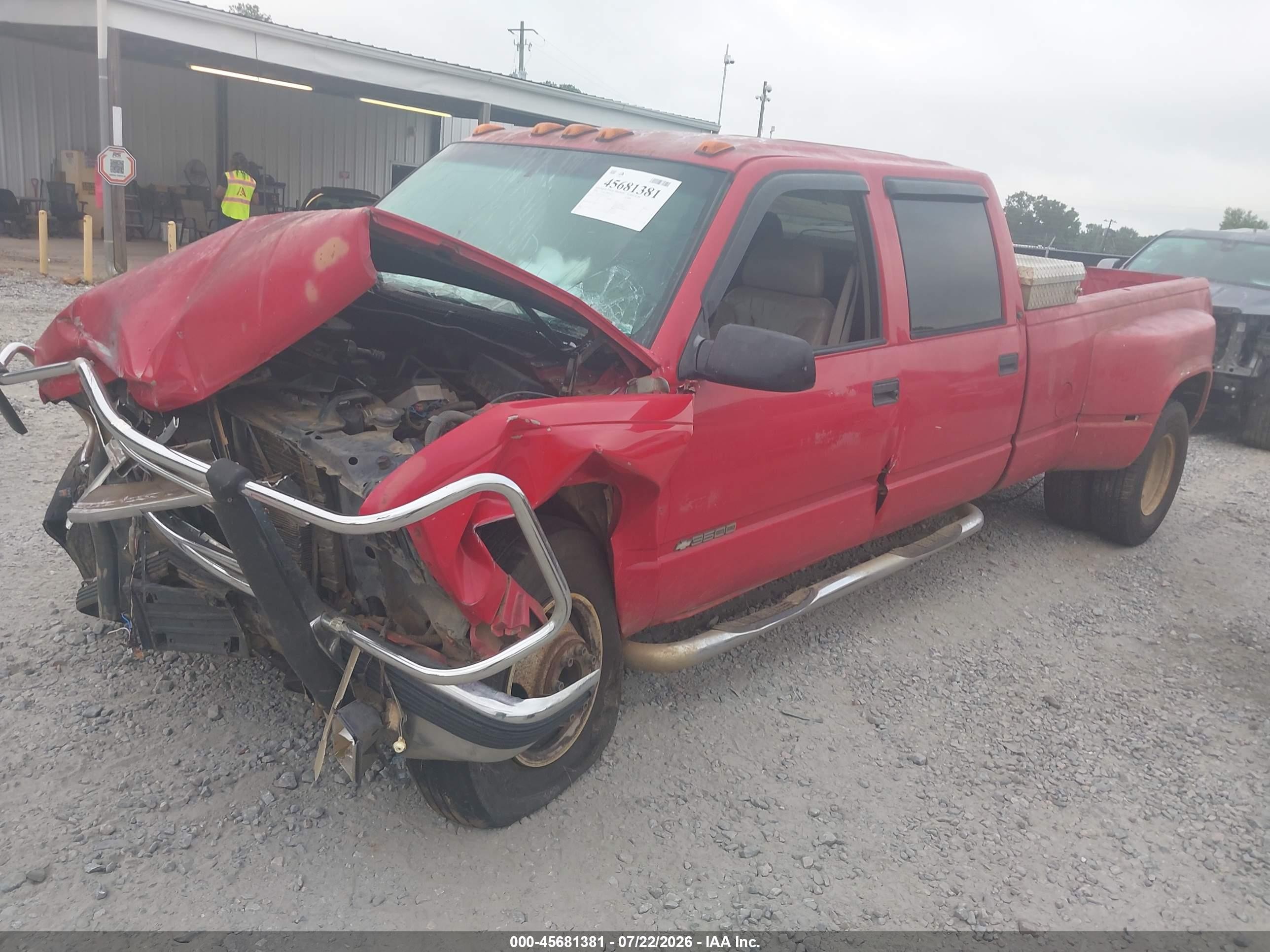 2000 Chevrolet C3500   Red vin: 1GCHC33J3YF422403