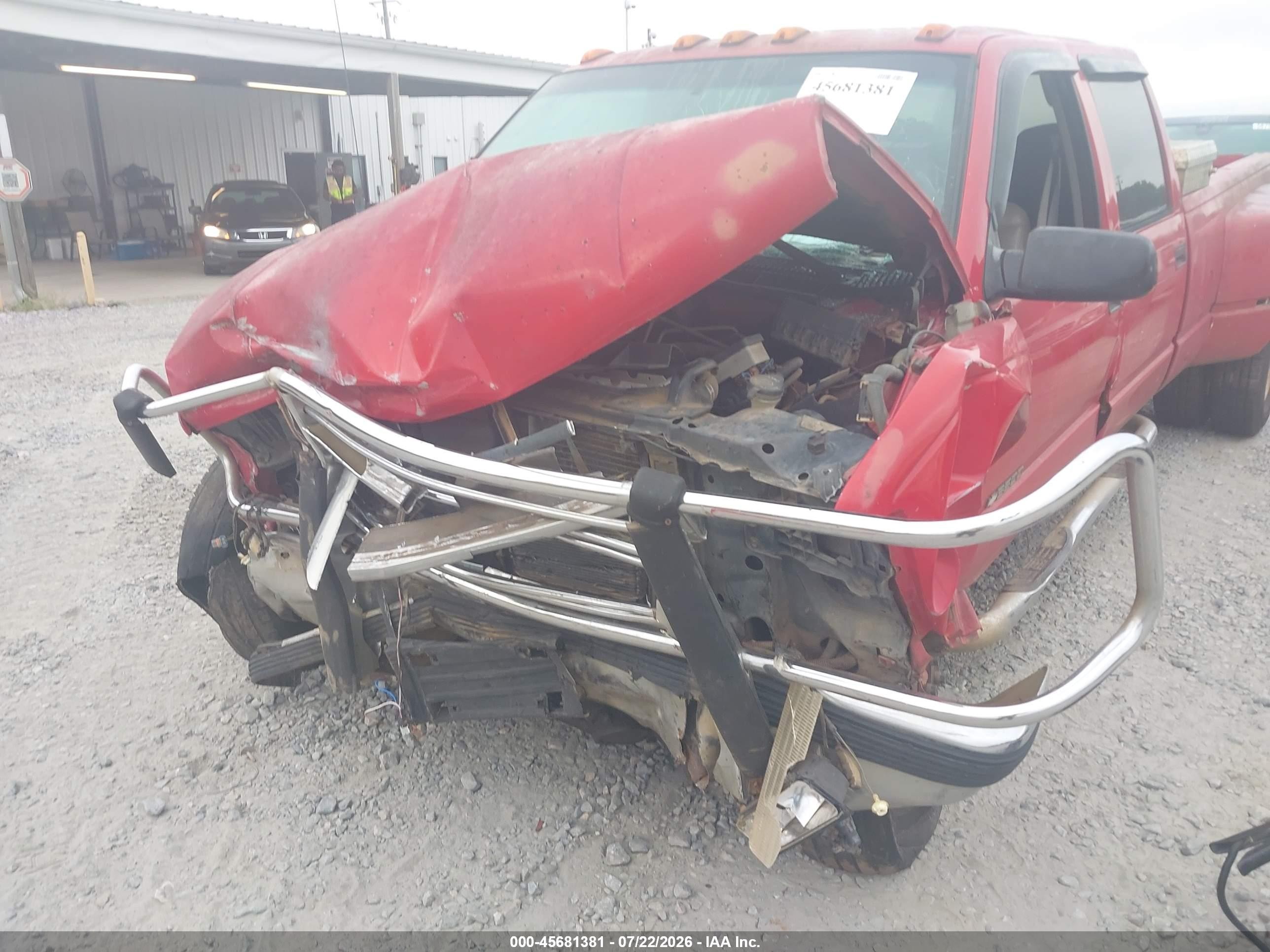 2000 Chevrolet C3500   Red vin: 1GCHC33J3YF422403
