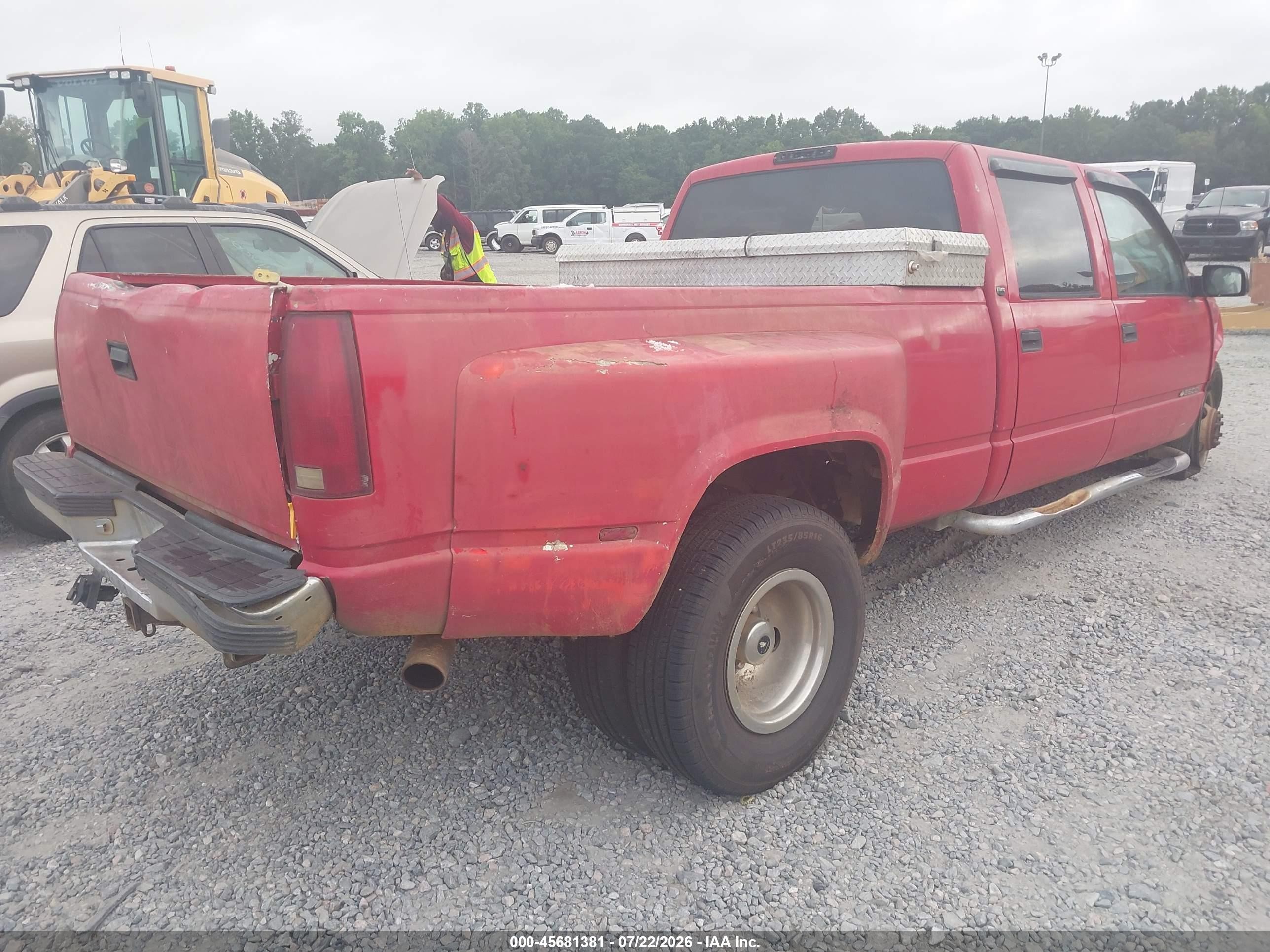 2000 Chevrolet C3500   Red vin: 1GCHC33J3YF422403