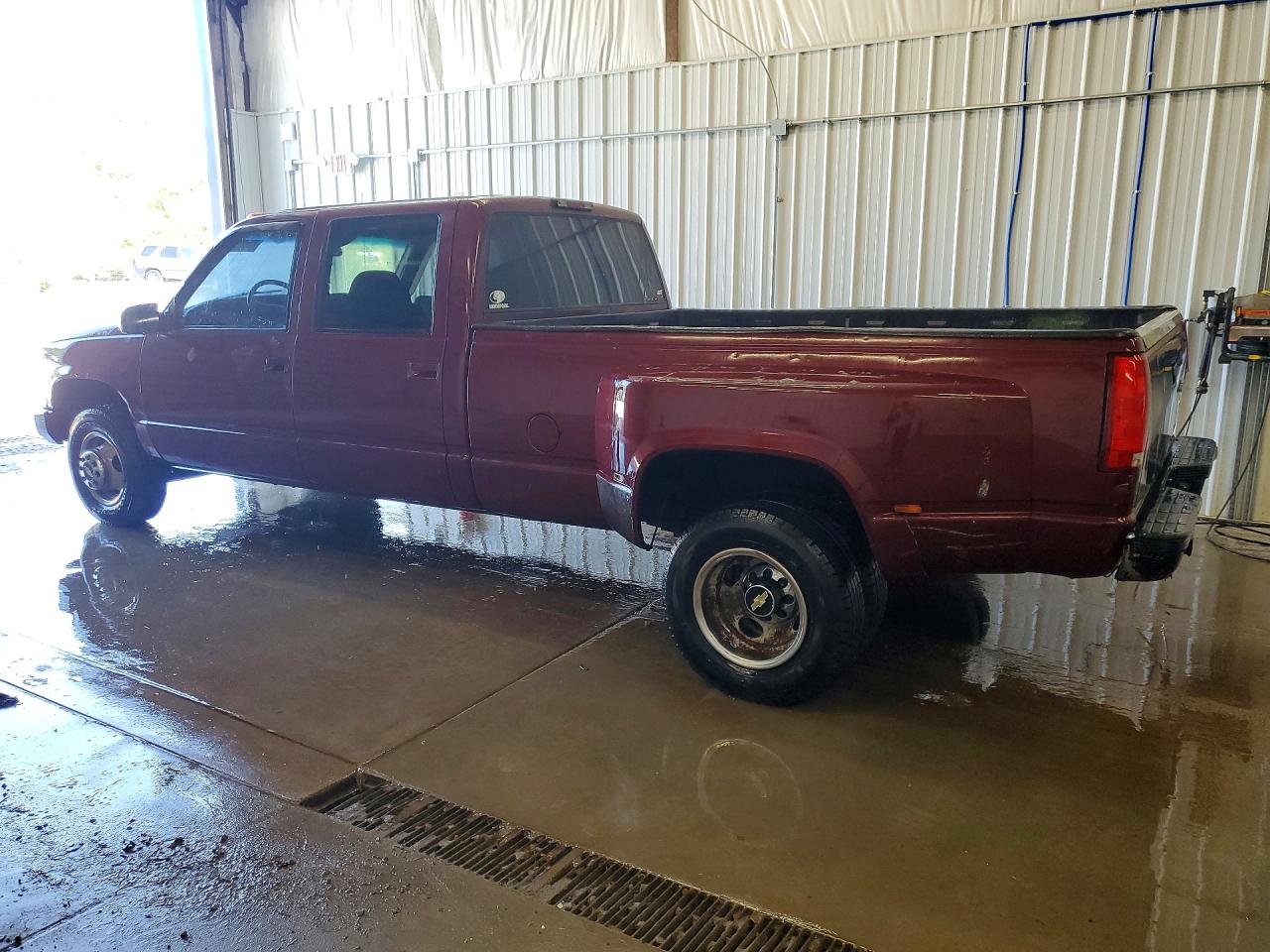 1999 Chevrolet Gmt-400 C3500 Maroon vin: 1GCHC33J6XF038033