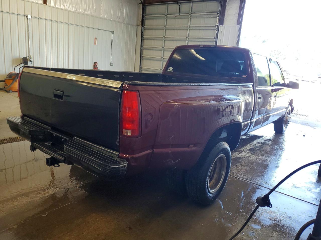 1999 Chevrolet Gmt-400 C3500 Maroon vin: 1GCHC33J6XF038033