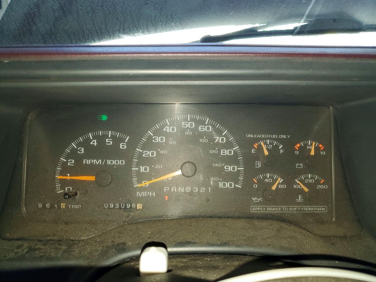 1999 Chevrolet Gmt-400 C3500 Maroon vin: 1GCHC33J6XF038033