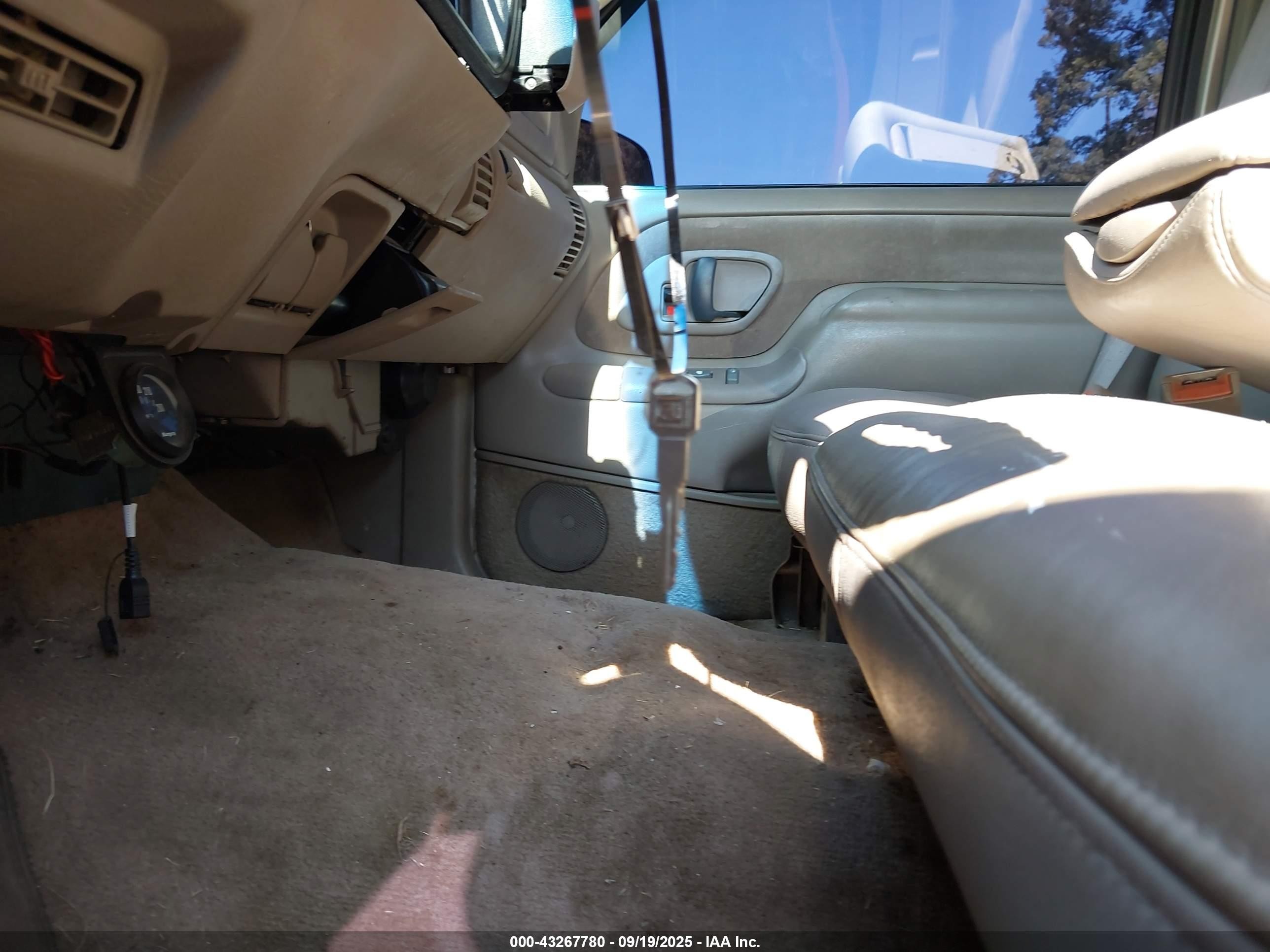 1998 Chevrolet C3500   Желто-коричневый vin: 1GCHC33J9WF022102